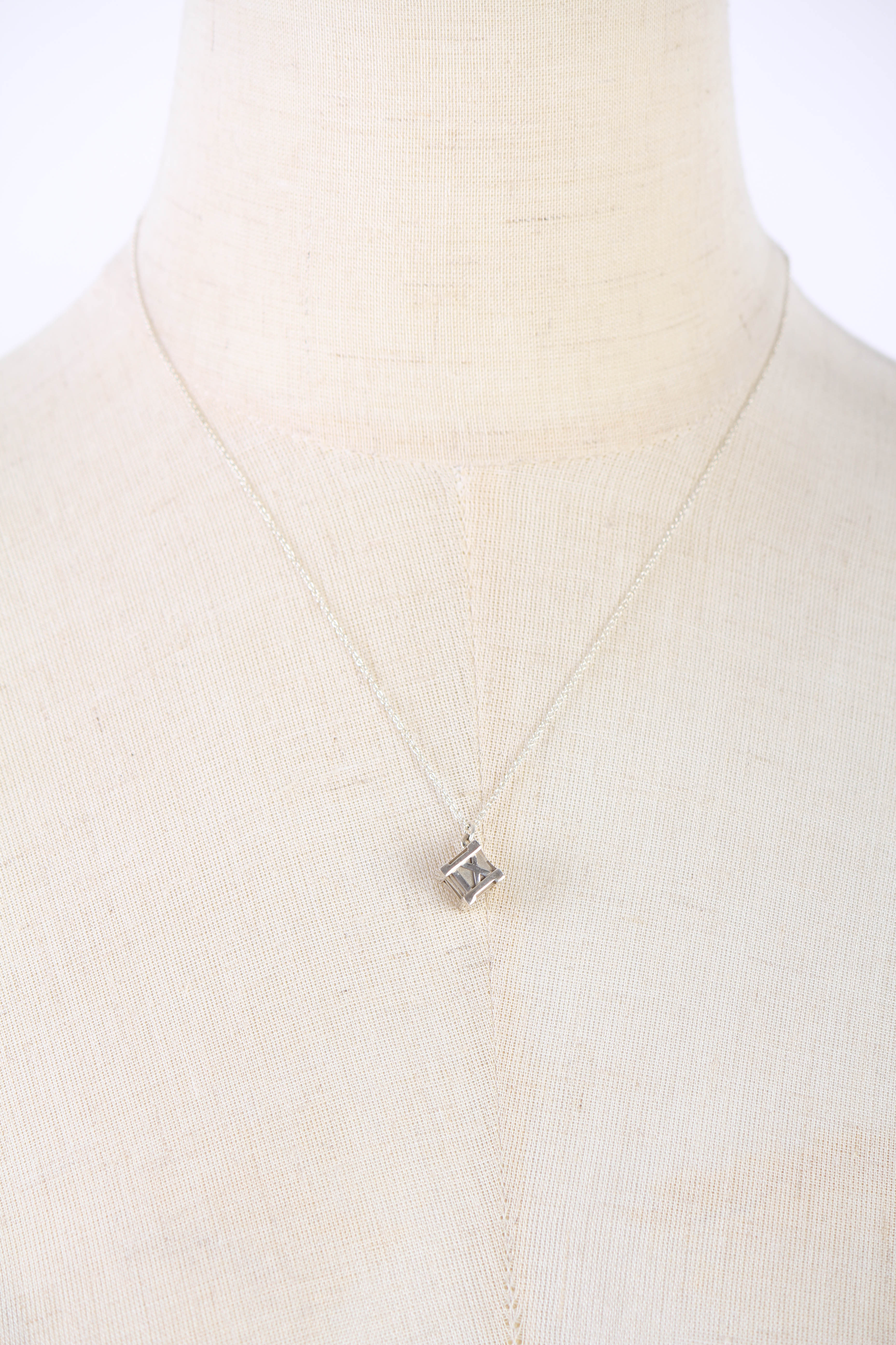 18K Gold Atlas Cube Pendant Necklace for Women - Elegant Geometric Jewelry Gift for Birthday, Anniversary & Special Occasions | Perfect for Layering, Everyday Wear & Statement Looks