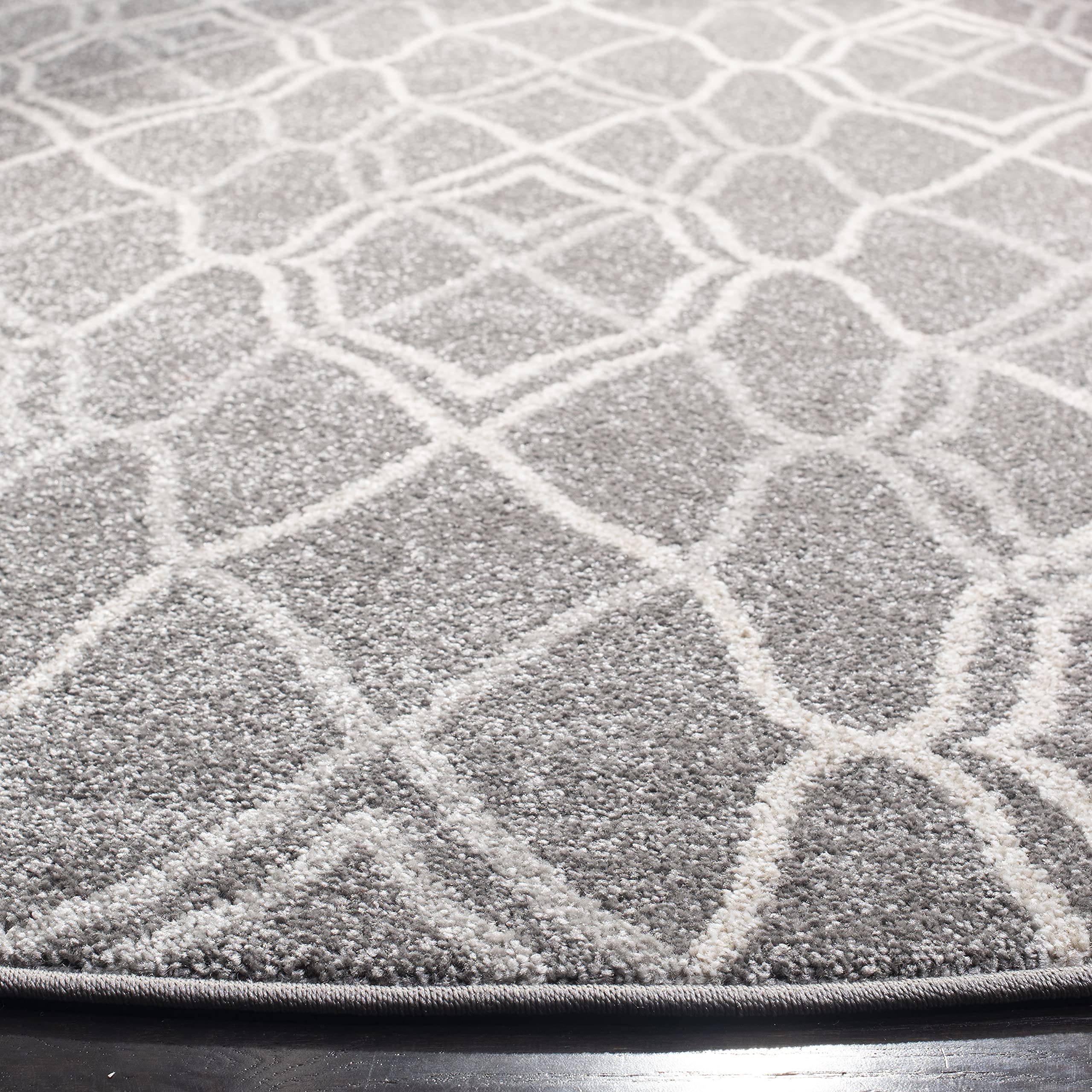 SAFAVIEH Amherst Collection 7' Round Grey/Light Grey AMT417C Modern Non-Shedding Area Rug for Dining Room, Entryway, Living Room & Bedroom | Soft & Durable Floor Covering for Home Decor