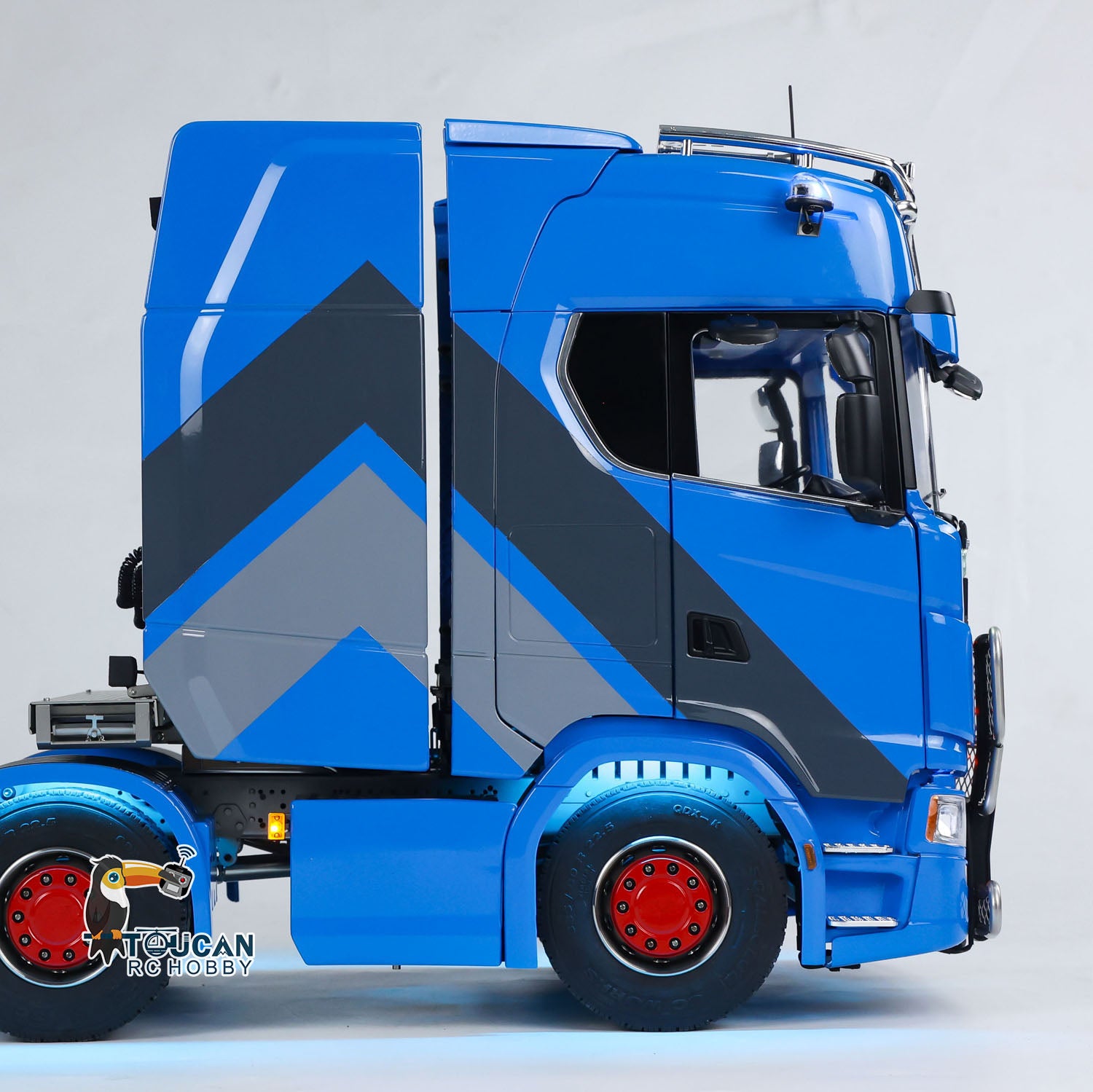 1/14 Scale 770S 8x8 Metal Chassis RC Tractor Truck - Remote Control Construction Vehicle with ST8 Battery - Perfect for Off-Road Adventure & Construction Site Play
