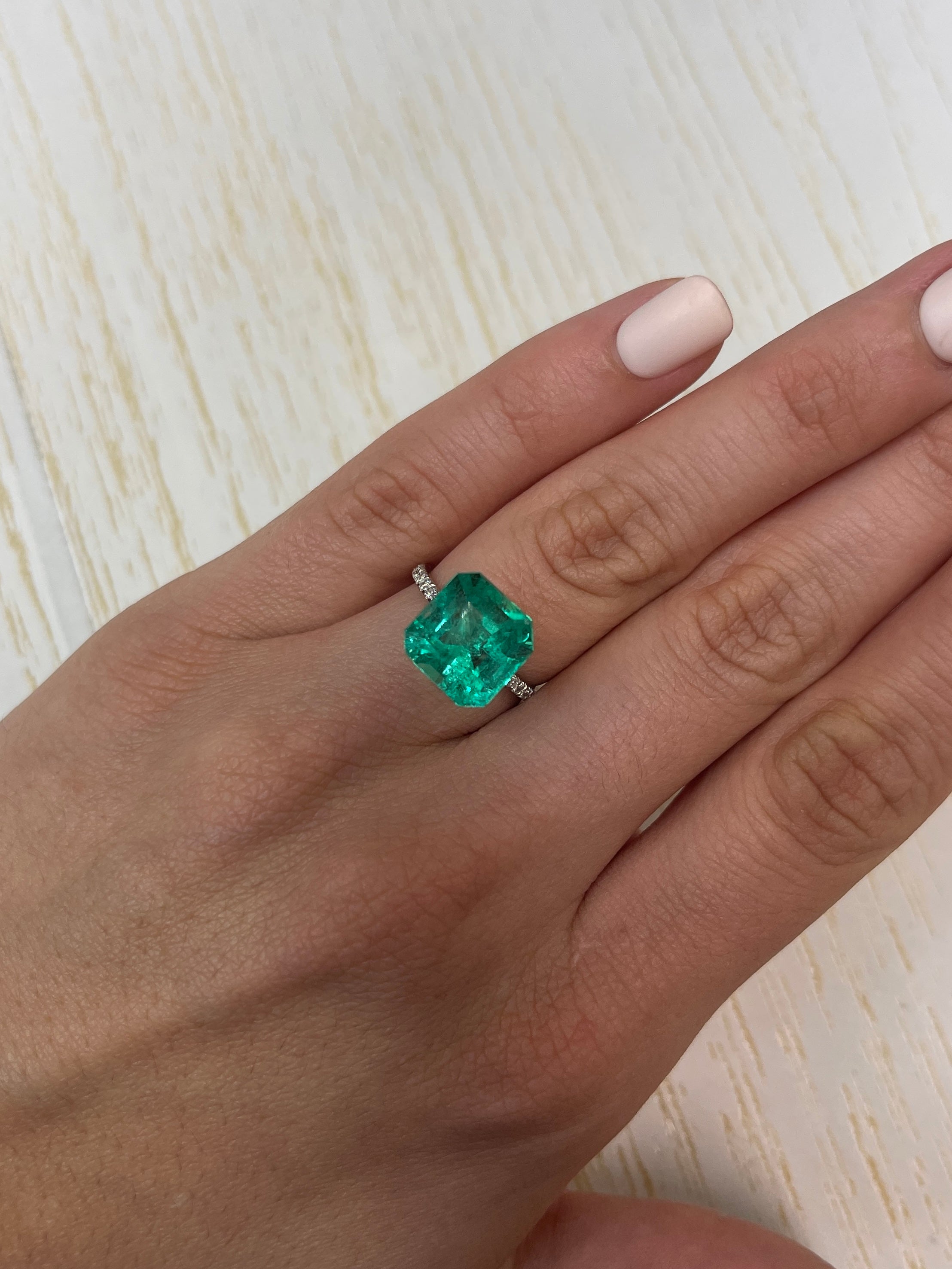 6.69 Carat Vivid Muzo Green Colombian Emerald - Natural Loose Asscher Cut Gemstone (11.5x11.5mm) for Jewelry Making, Engagement Rings & Luxury Collectibles