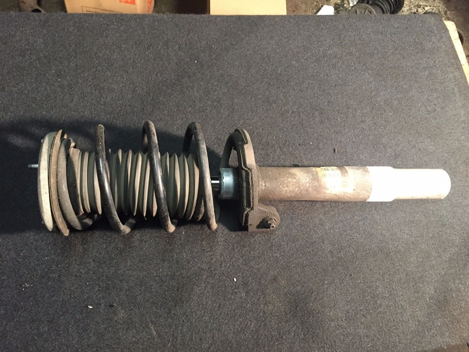 02 03 04 05 BMW E65 E66 745 750 Front Right Shock Strut Absorber OEM Replacement - Perfect for Smooth Ride & Enhanced Suspension Performance