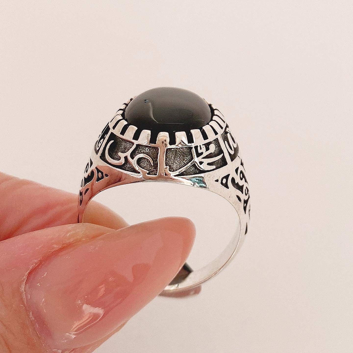 **AHL al-Bayt Ring for Men - Islamic Silver Black Onyx Ring with Quran Engraving - Shia Muslim Jewelry Gift for Religious Occasions & Daily Wear**