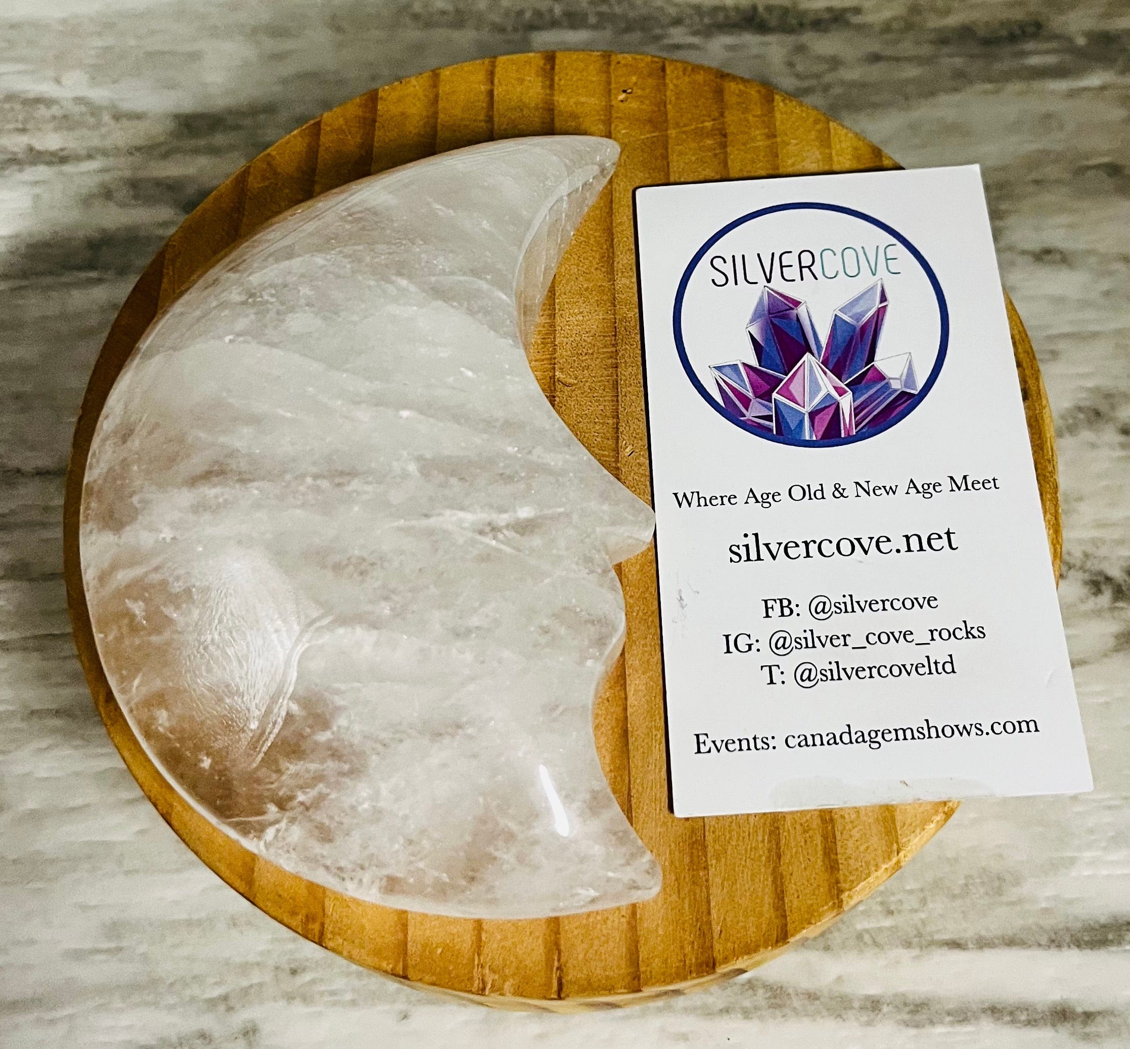 Natural Clear Quartz Moon Carving - Healing Crystal for Meditation, Yoga & Spiritual Decor | Perfect for Home, Office & Gift Giving