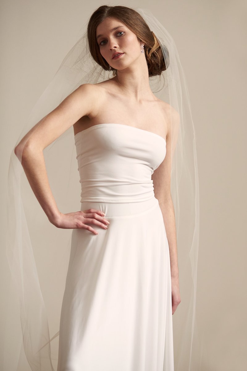 Elegant Sheer Wedding Veil - Lightweight Bridal Accessory for Church Ceremony & Outdoor Weddings
