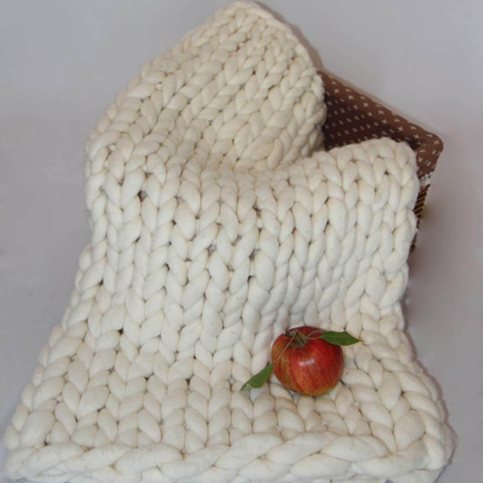 Chunky Hand-Woven Knitted Throw Blanket - Thick Soft Yarn Blanket for Sofa, Bed, Couch - Cozy Home Decor Gift for Women, Pet Bed Cover, Yoga Mat Companion - Perfect for Winter Nights, Movie Time & Relaxation