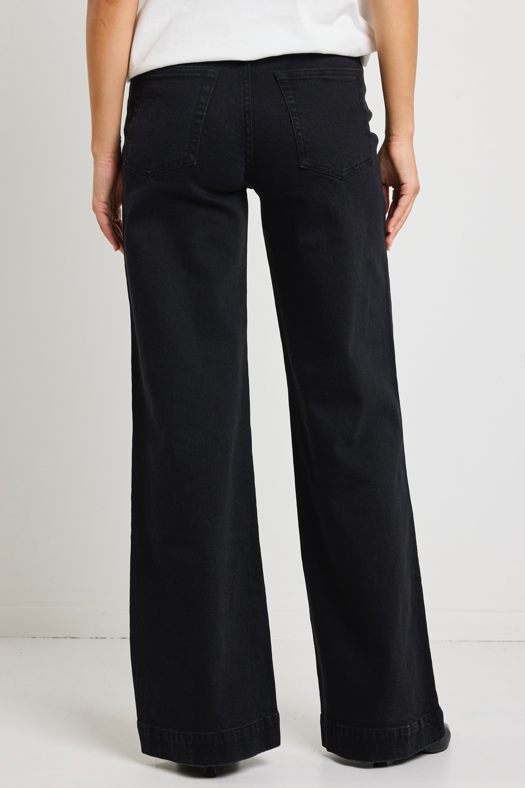 Black High Waist Wide Leg Jeans with Pockets for Women - Comfortable Concert & Casual Wear