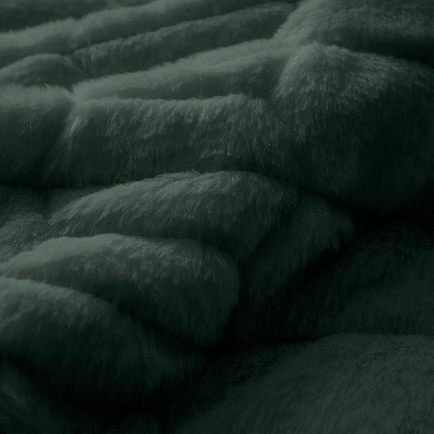 Premium Faux Rabbit Fur Quilted Comforter Set - 3 Piece Ultra Soft & Warm Bedding for Cozy Winter Nights - Perfect for Master Bedroom, Guest Room, and Cabin Retreats