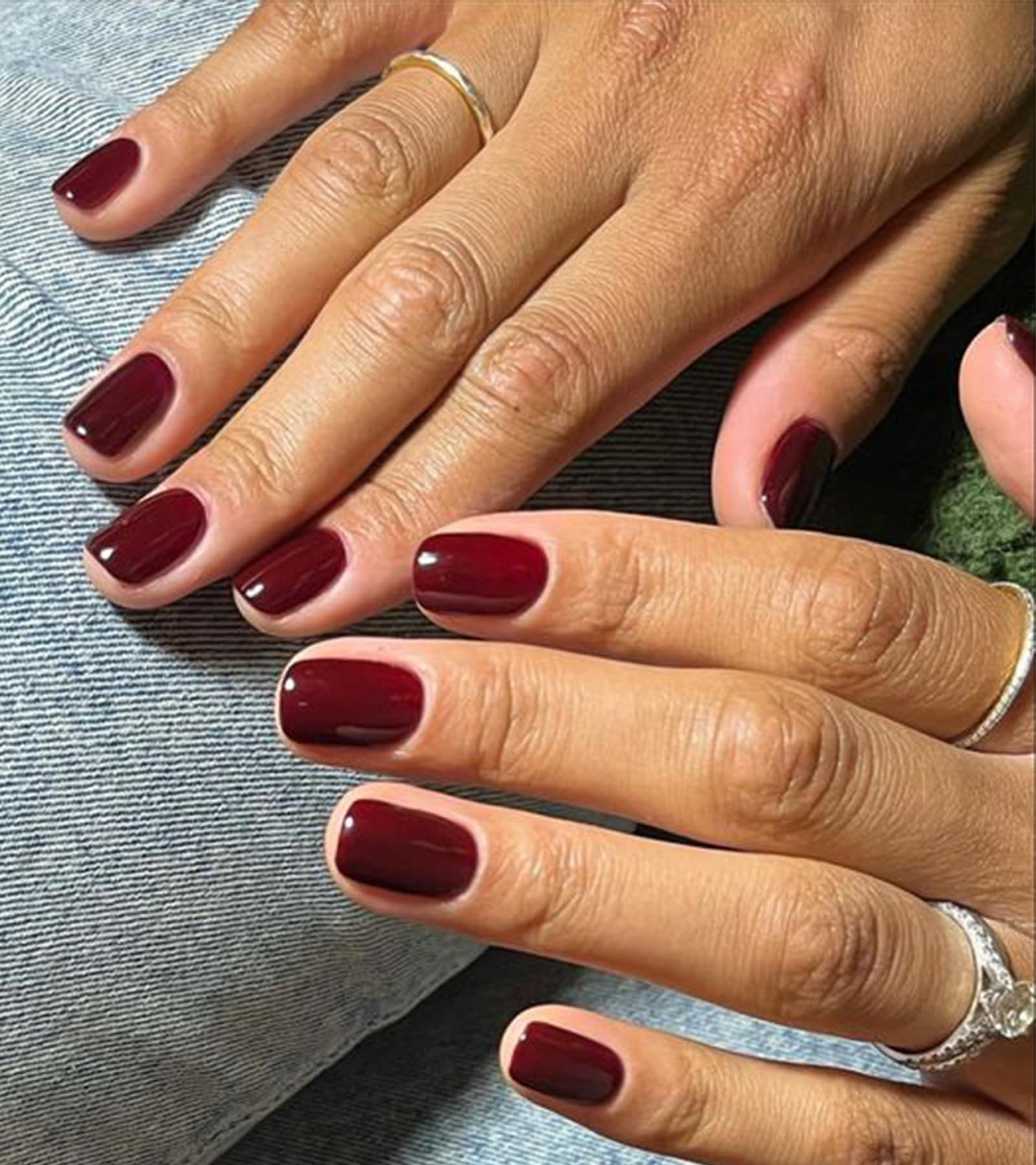 Aegenacess Short Square Press On Nails - 24PCS Jelly Wine Red & Burgundy Fake Nails Kit with Glue & Stickers, 12 Sizes - Perfect for Parties, Weddings & Daily Wear