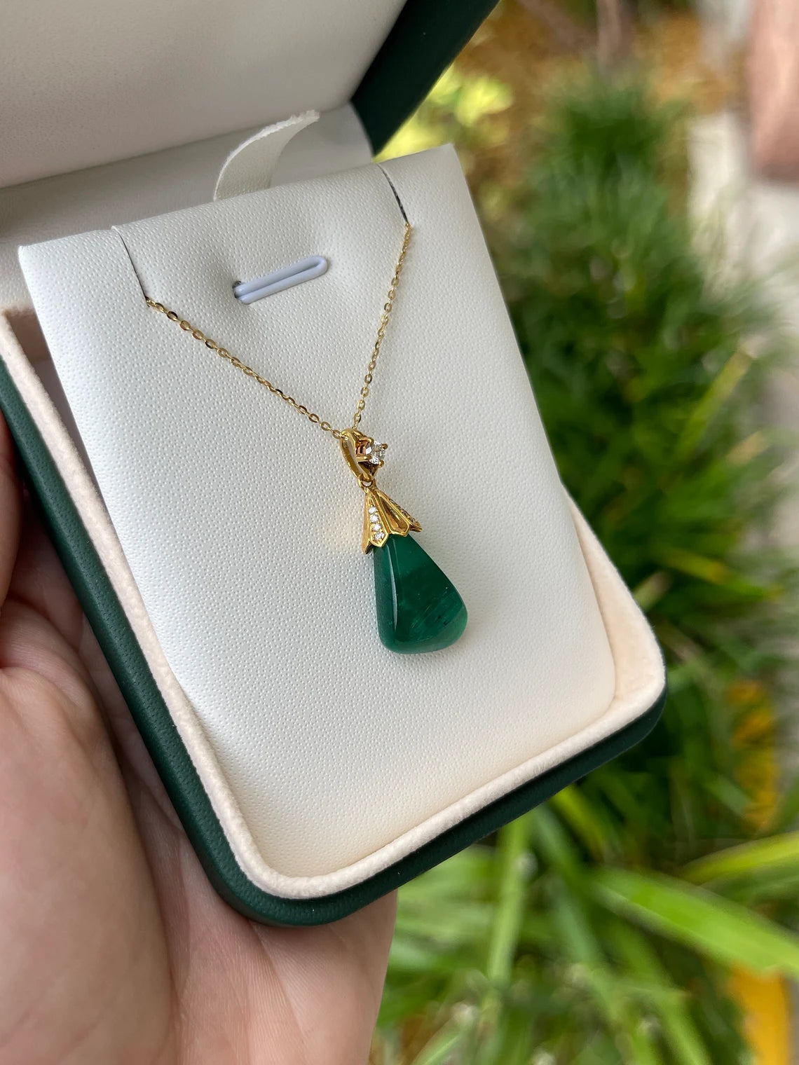 13.50 Carat Natural Colombian Emerald Baroque Pendant Necklace with Diamond Accent - Elegant Jewelry for Women, Perfect for Weddings, Parties & Special Occasions