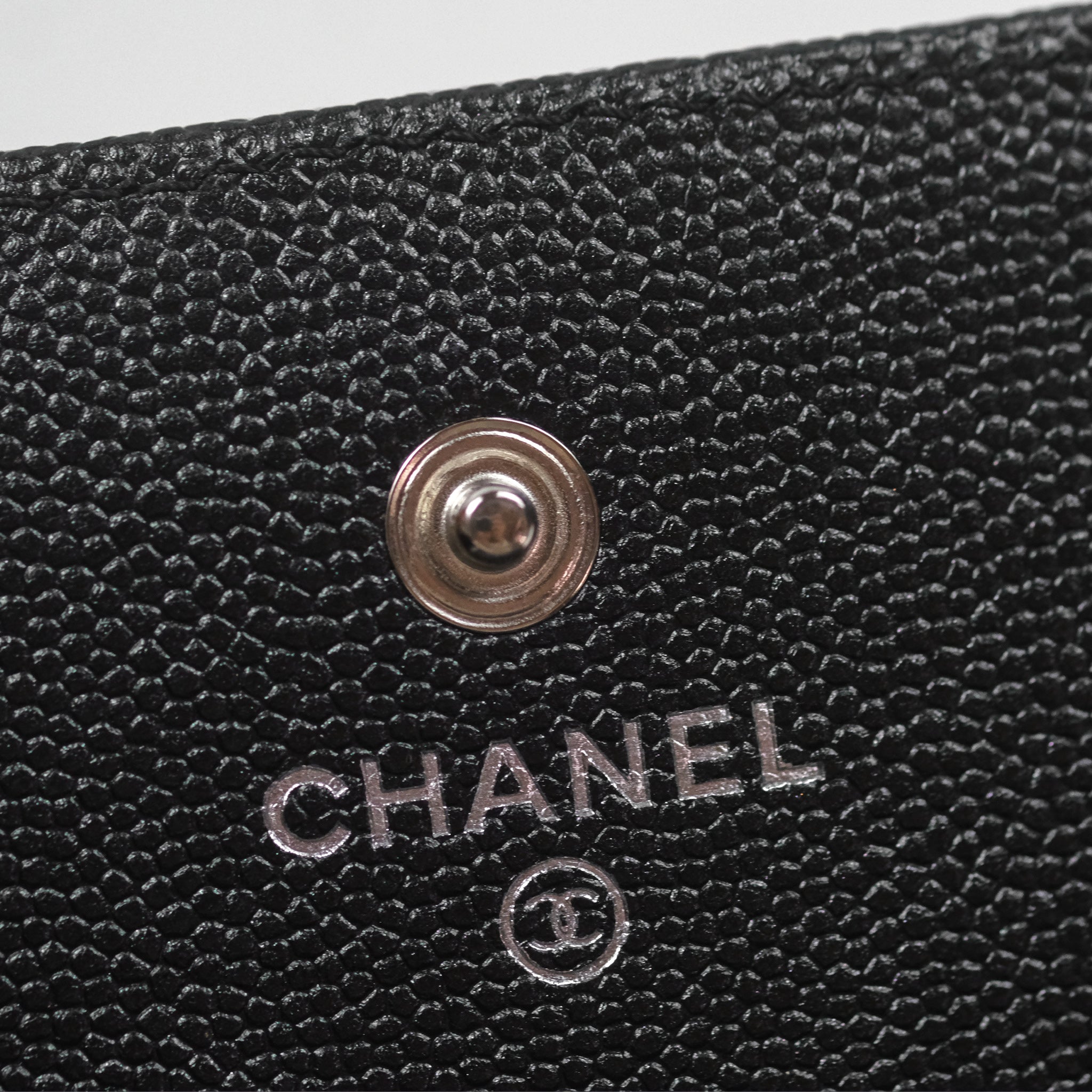 Chanel Chevron Mademoiselle Card Holder in Iridescent Black Caviar Leather with Silver Hardware - Perfect for Everyday Luxury & Compact Wallet Organization