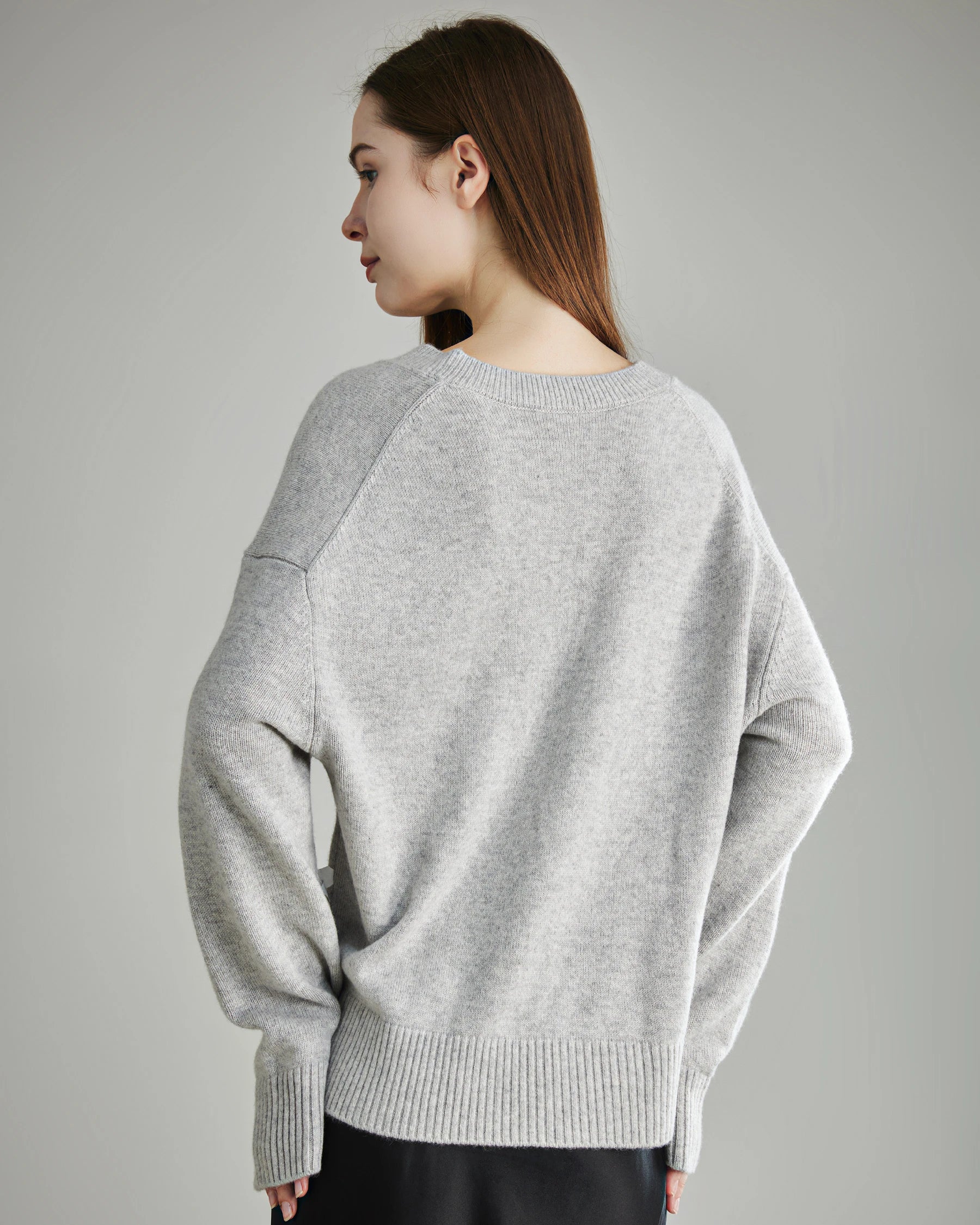 Luxury Oversized V-Neck Cashmere Sweater for Women - Soft & Warm Winter Pullover - Perfect for Casual Outfits, Office Wear & Holiday Gatherings