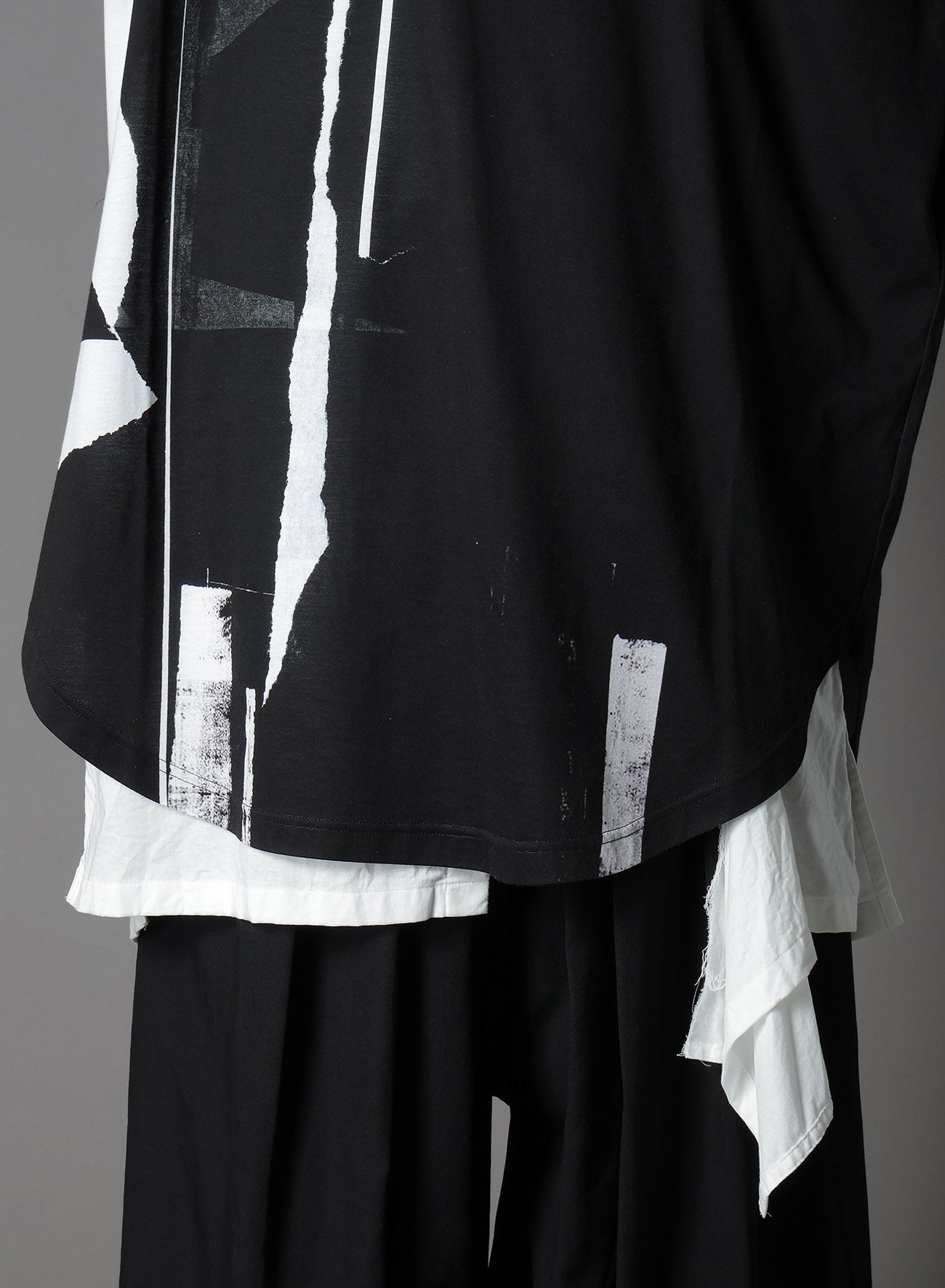Soft Cotton Jersey T-Shirt with Torn Pattern Hem & Long Sleeves - Oversized Round Neck Jumbo Fit for Casual Wear & Street Style