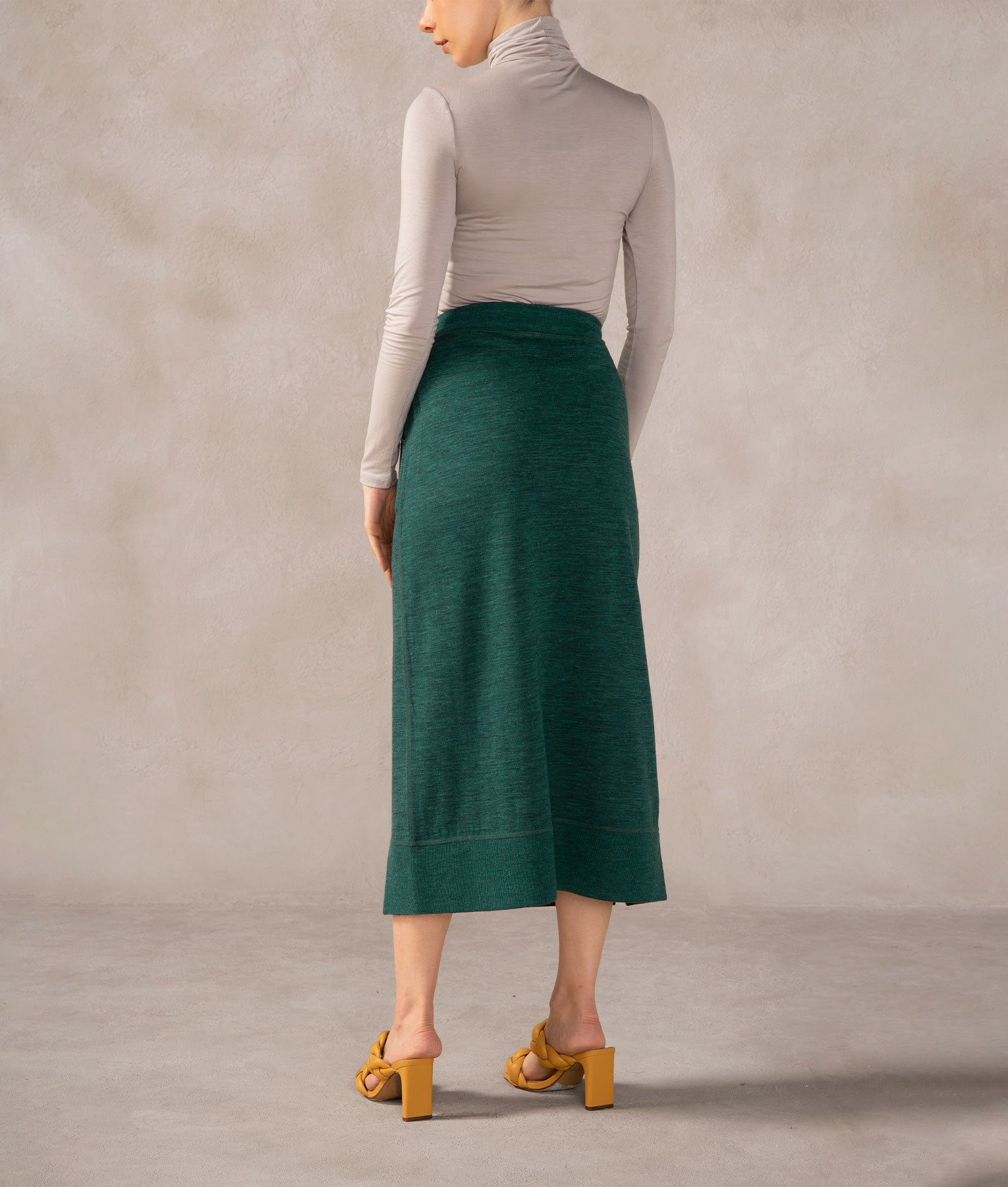 Soft Baby Alpaca & Silk Blend Cargo Skirt for Women - Comfortable & Stylish Travel & Outdoor Skirt for Hiking, Camping & Casual Wear