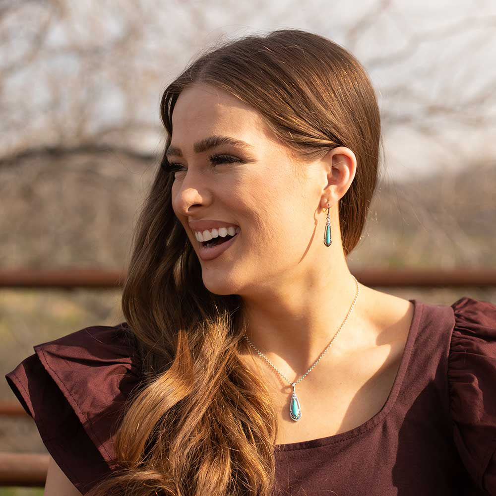 Radiant Stream Turquoise Necklace for Women - Handmade Boho Jewelry, Healing Stone Pendant - Perfect for Gifts, Weddings & Everyday Wear