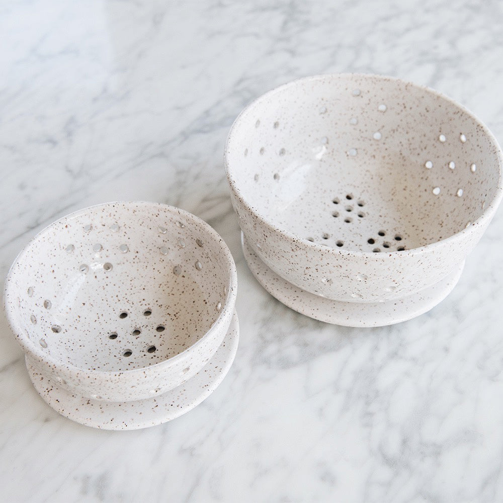 Ceramic Berry Bowl with Plate - Small Serving Dish for Fresh Fruits, Snacks & Desserts - Perfect for Breakfast, Picnics & Party Snacking