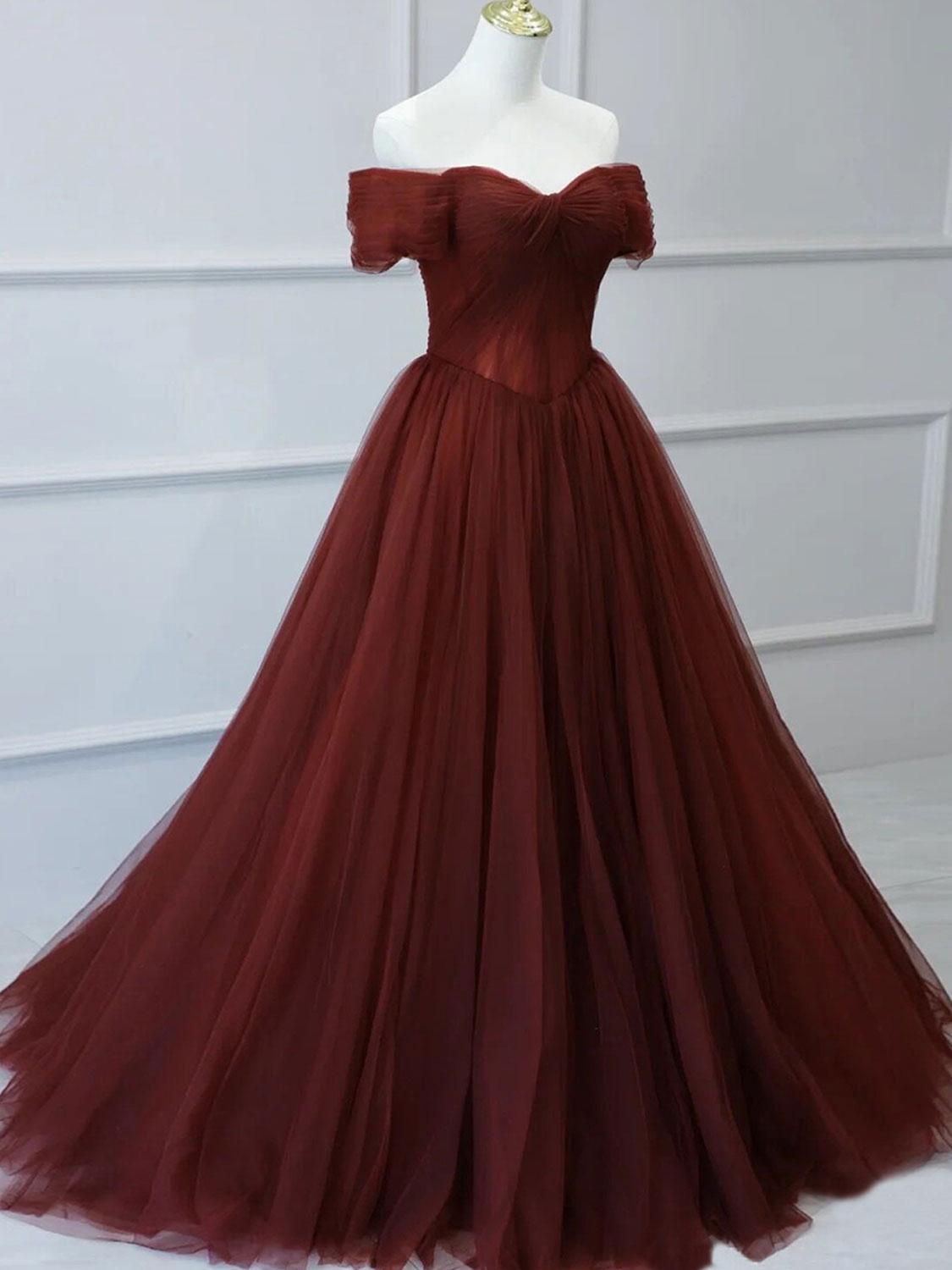 Elegant Burgundy A-Line Tulle Long Prom Dresses & Bridesmaid Gowns - Perfect for Formal Dances, Weddings, and Special Occasions