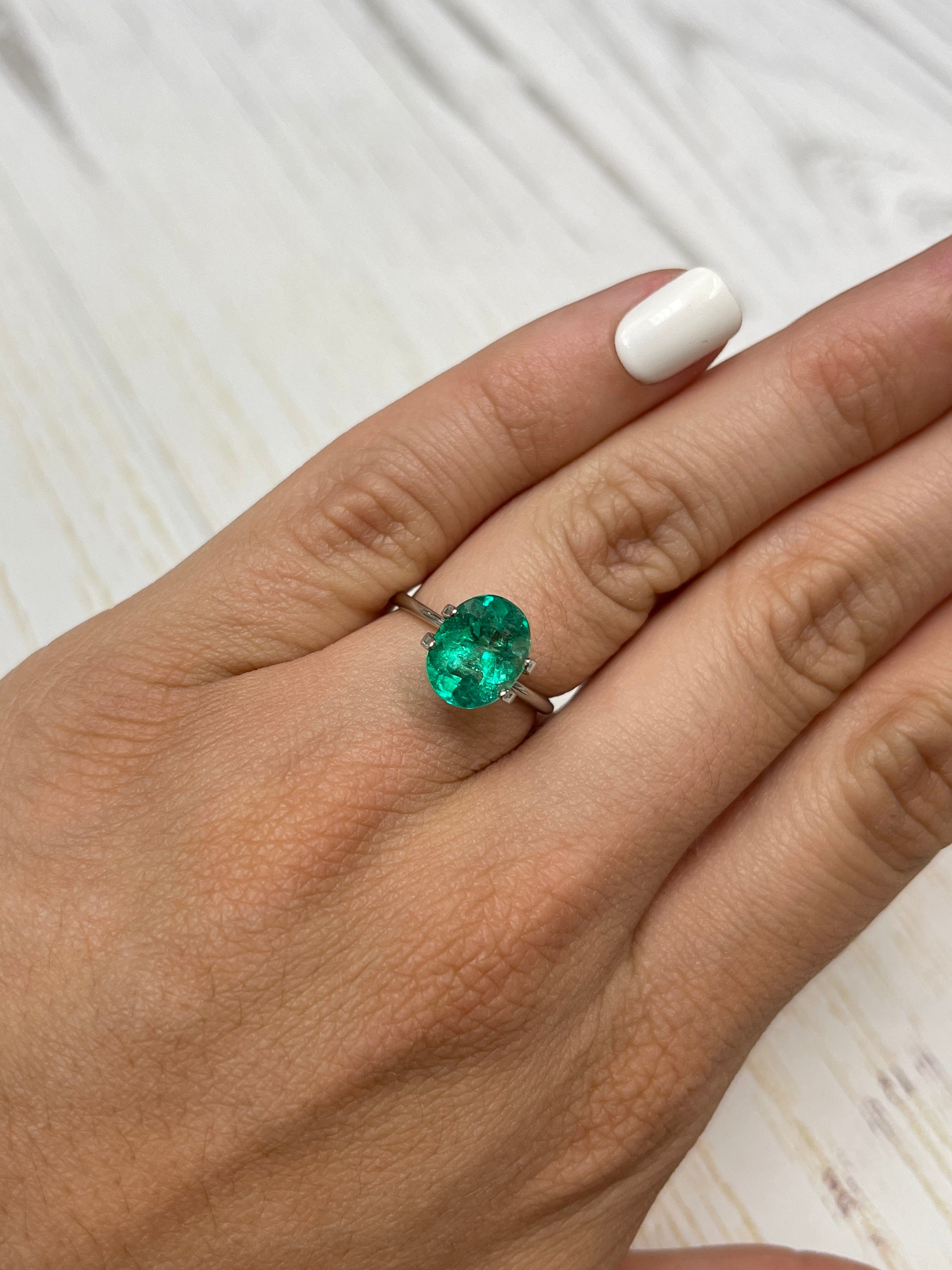 2.80 Carat Vivid Bluish Green Natural Colombian Emerald Loose Gemstone - Oval Cut for Jewelry Making, Engagement Rings & Luxury Gifts
