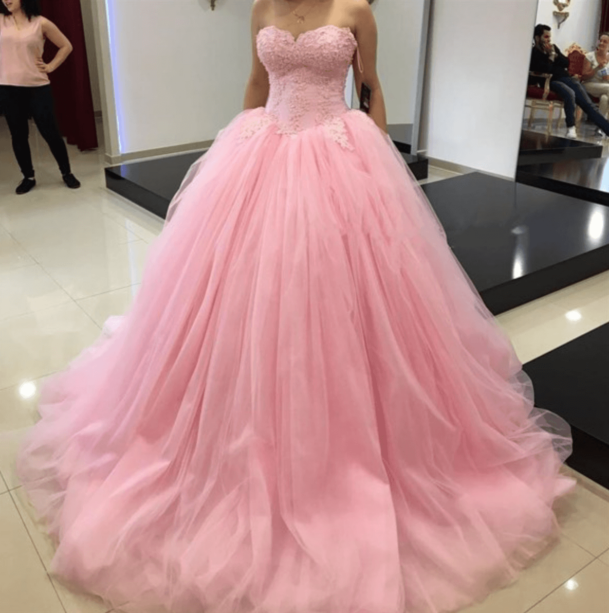 Elegant Pink Lace Quinceanera Dress with Strapless Bodice & Tulle Ball Gown Skirt – Perfect for Sweet 16, Quinceañera & Wedding Celebrations