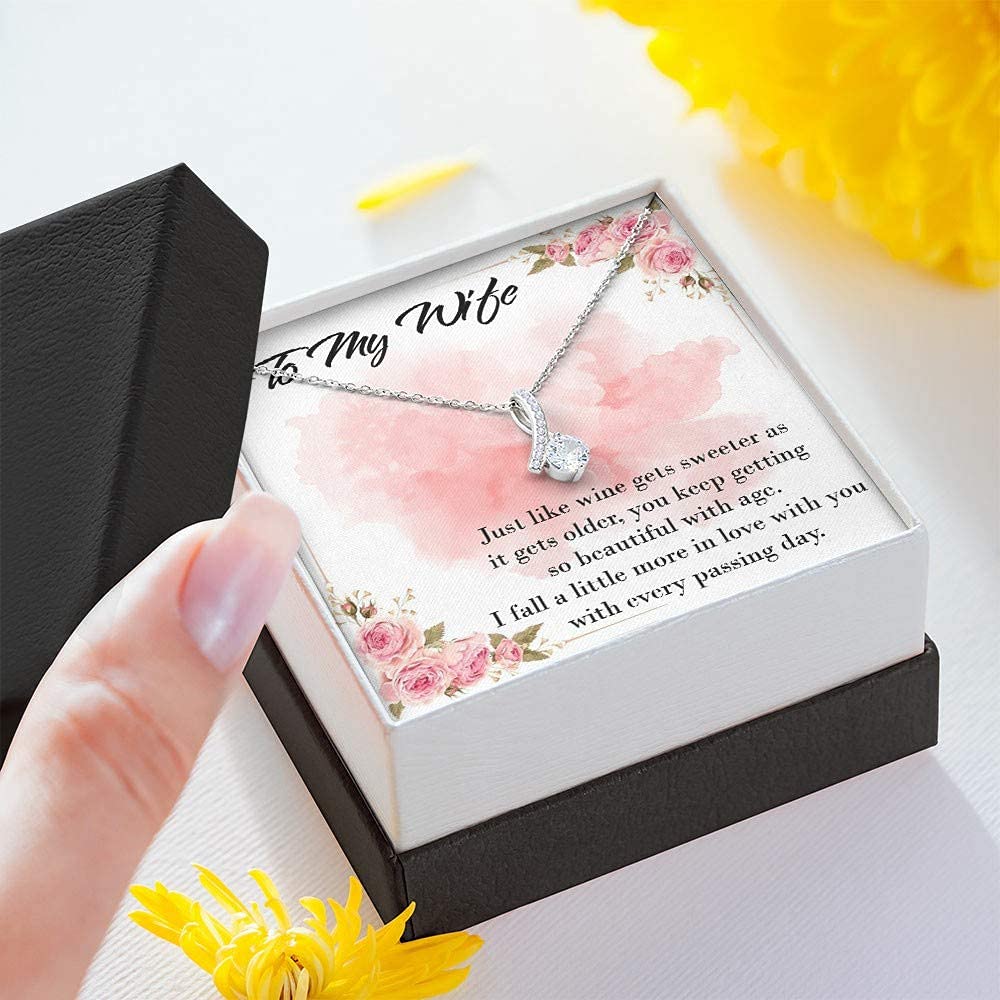 Elegant Pendant Necklace for Women - Dainty Chain Jewelry Gift for Wife, Girlfriend - Alluring Beauty BB503 with Gift Box - Perfect for Birthday, Christmas, Anniversary - Romantic Date Night & Special Occasions