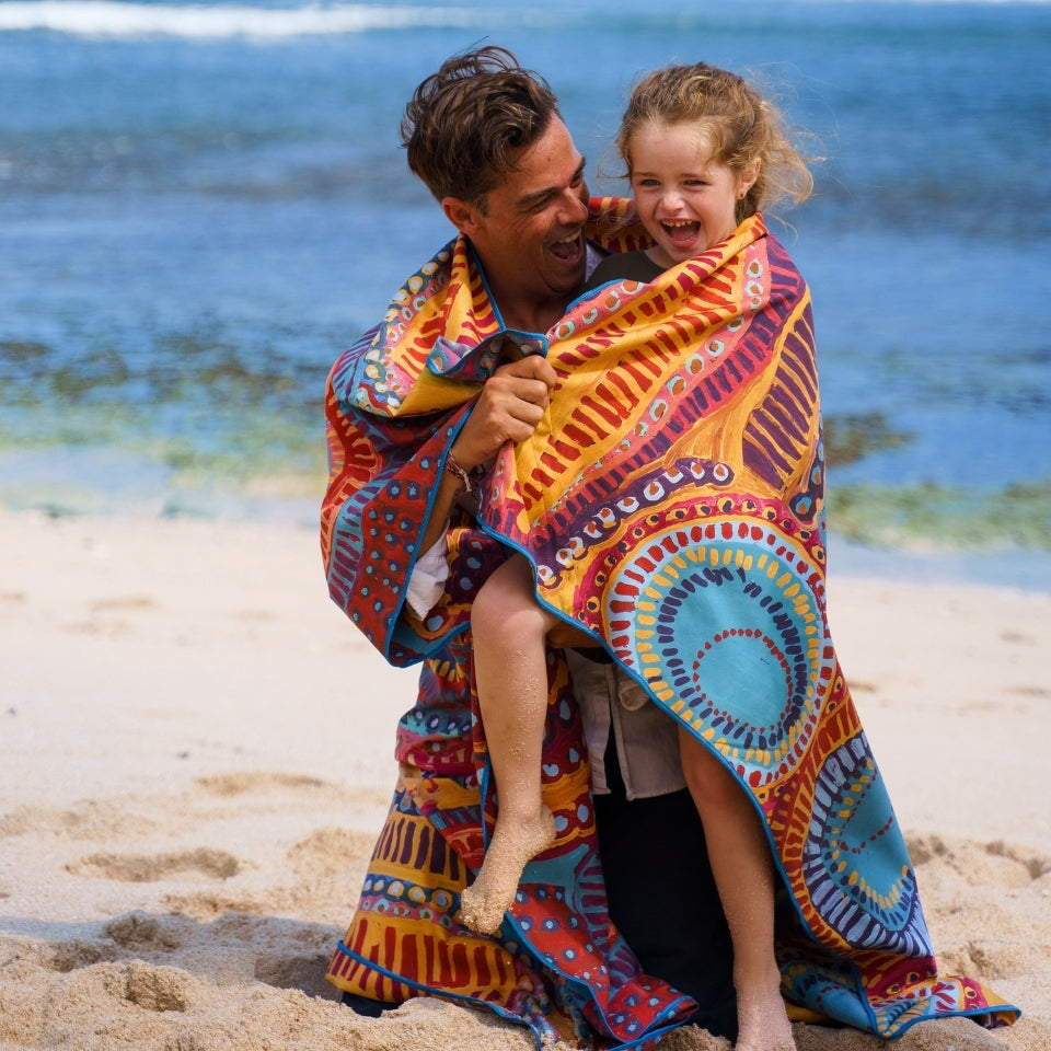 XL Two Dogs Dreaming Sand-Free Beach Towel - Extra Large Quick Dry Towel for Pool, Picnic, Camping & Travel - Super Absorbent Lightweight Towel for Beach, Yoga & Outdoor Activities
