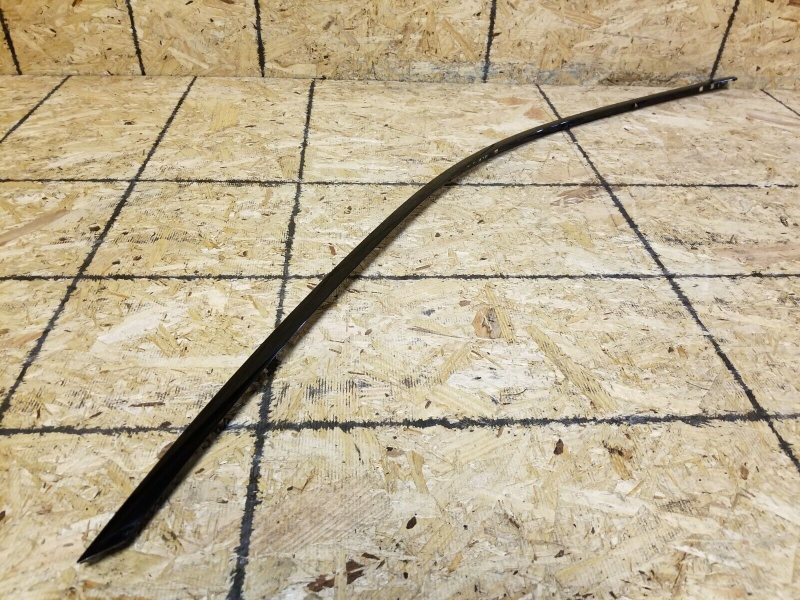 2004-2009 Jaguar XJ8 Front Left Upper Door Window Trim Molding - OEM Replacement Part - Perfect for Car Restoration & Window Seal Repair