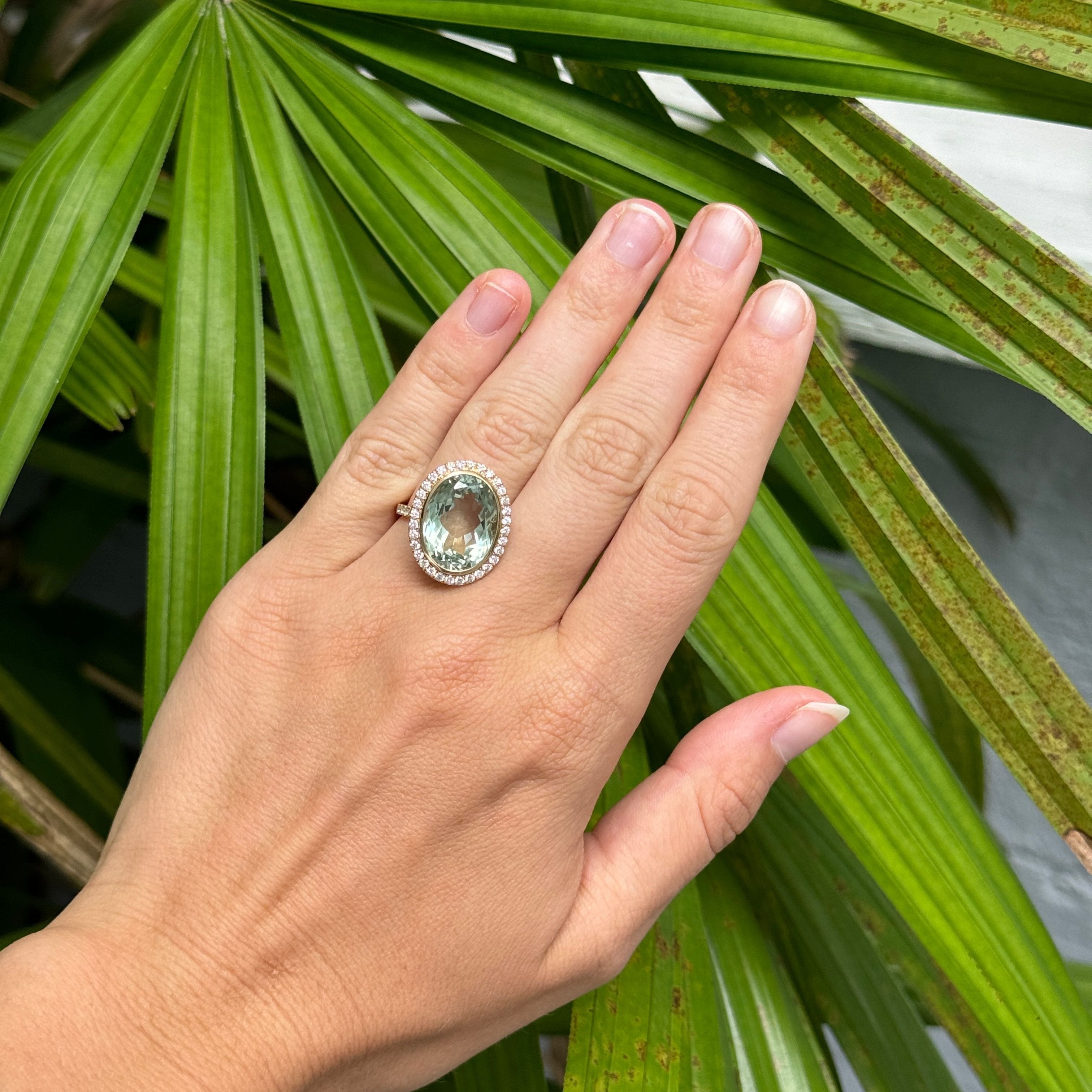 Oval Green Amethyst & Pavé Diamond Halo 18K Yellow Gold Ring for Women - Elegant Wedding, Engagement & Anniversary Jewelry Gift