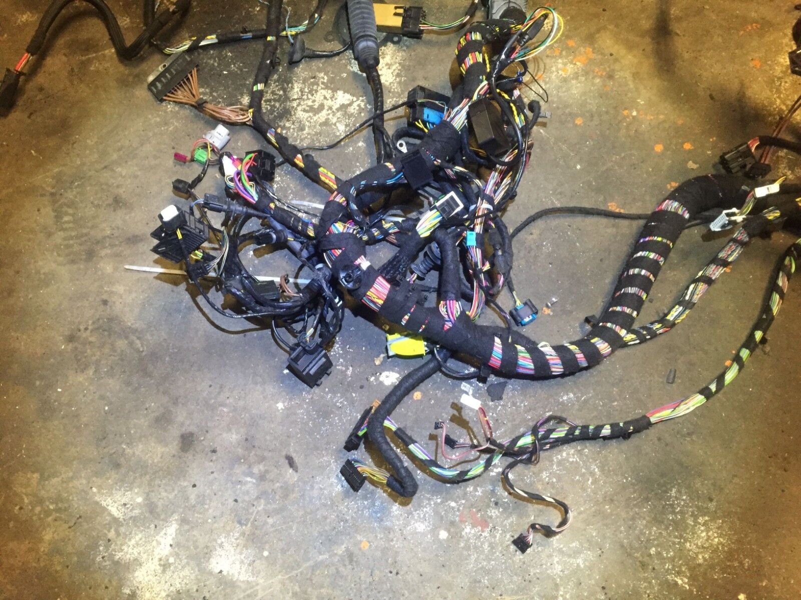 04 05 06 BMW X3 E83 3.0L OEM Interior Dash & Main Fuse Box Wiring Harness - Perfect for Electrical Repairs & DIY Car Upgrades