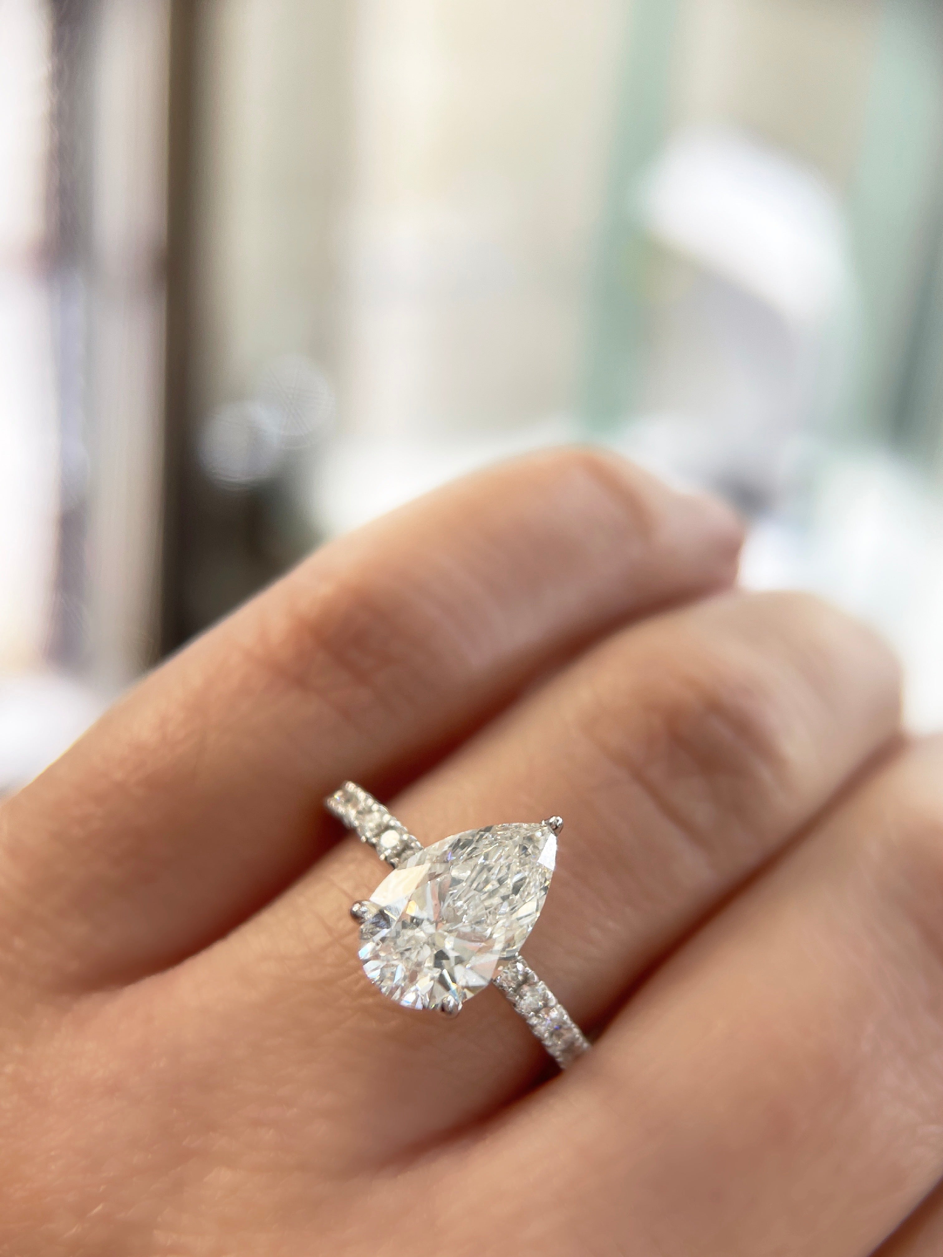 1 Carat Certified Pear Cut Lab Grown Diamond Engagement Ring with 18K Gold Halo & Side Stones - Perfect for Proposals, Weddings & Anniversary Gifts