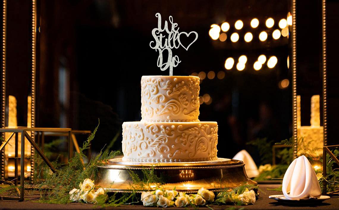 Silver 'We Still Do' Cake Topper - Elegant Wedding & Anniversary Cake Decor for Vow Renewal Parties - Perfect for Romantic Celebrations & Special Occasions