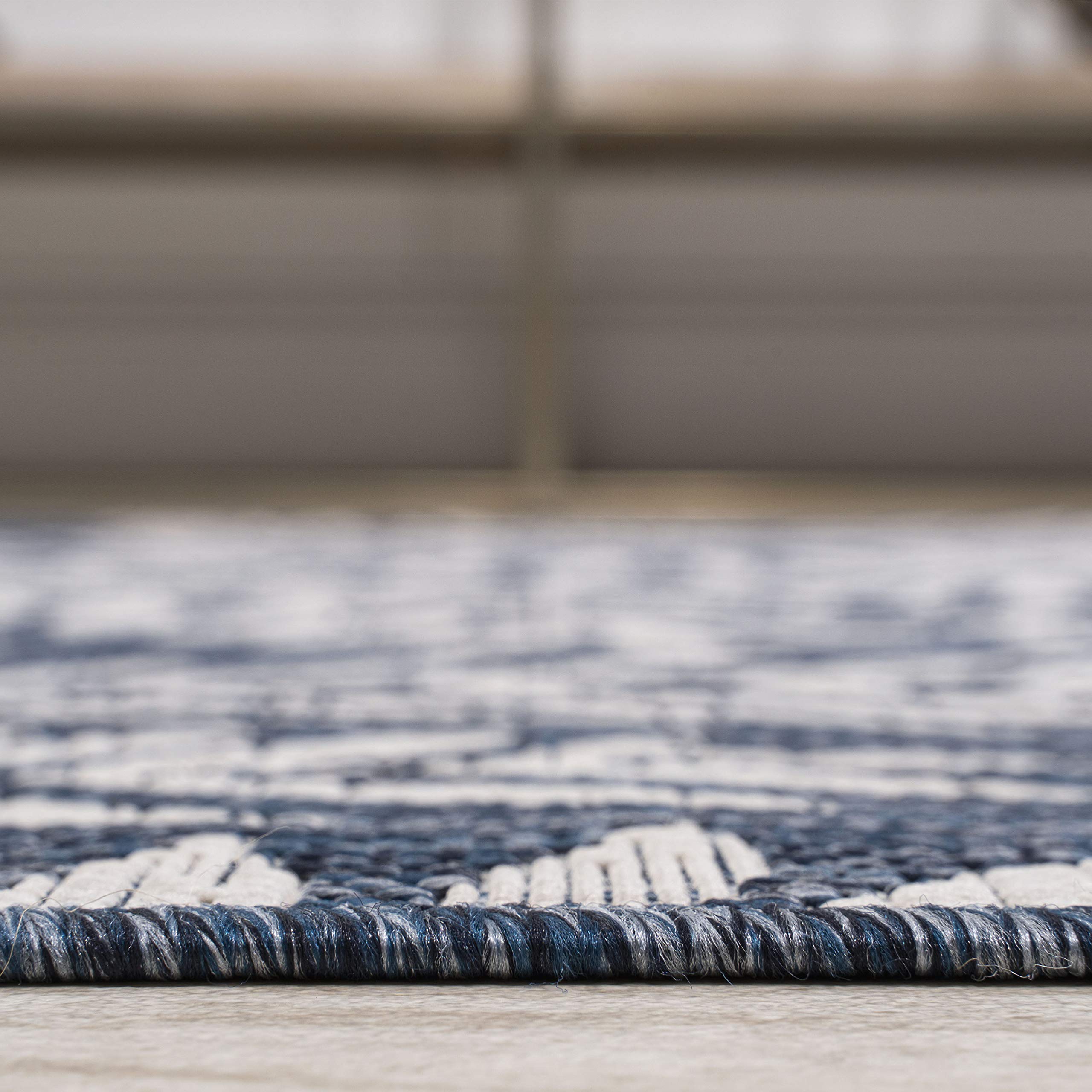 JONATHAN Y SMB119B-5R Coastal Floral Indoor Outdoor Area Rug - 5' Round Non-Shedding Easy-Clean Navy/Ivory - Perfect for Bedroom, Kitchen, Backyard & Patio Decor