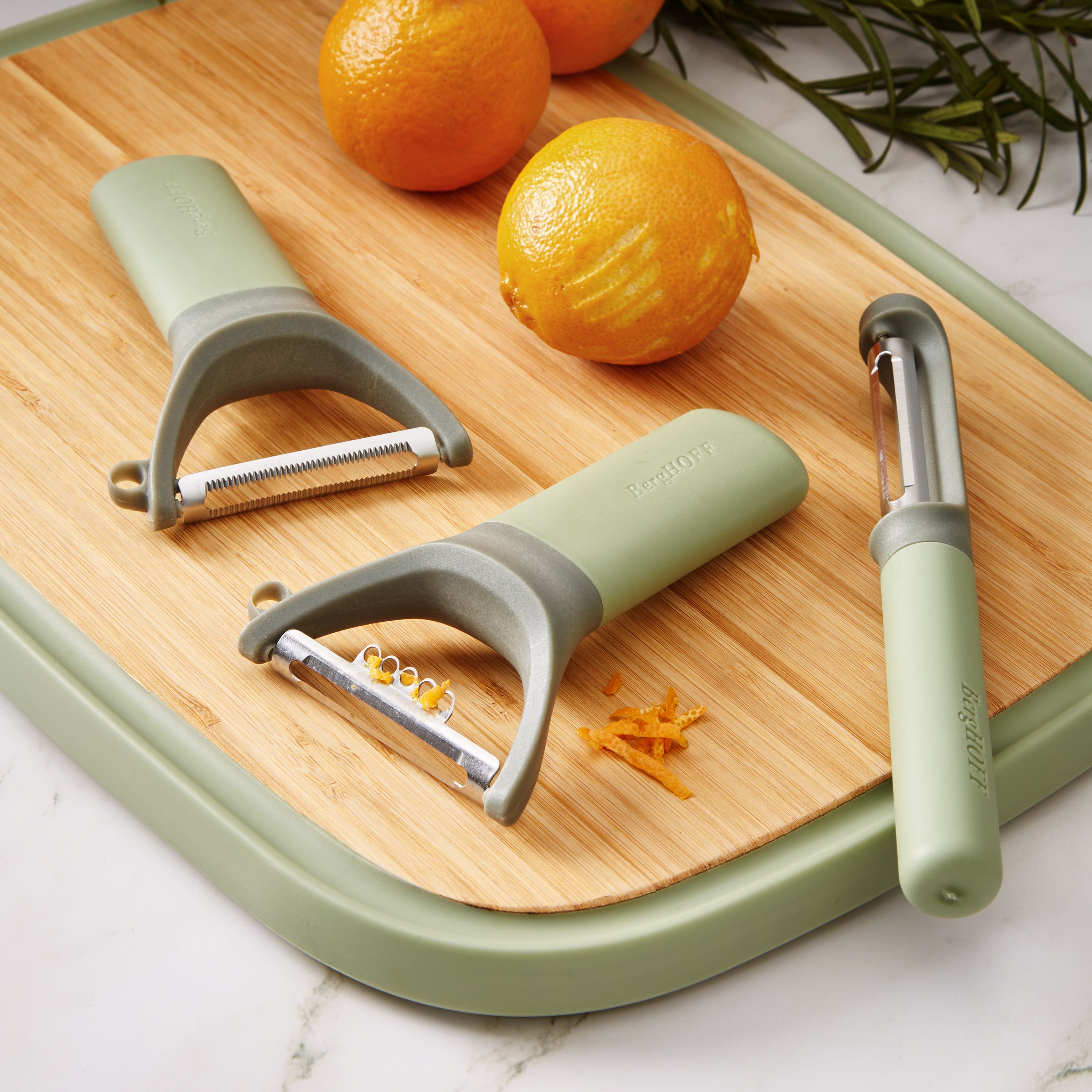 BergHOFF Balance Stainless Steel Serrated Y Peeler - 5 Inch Eco-Friendly Kitchen Tool for Peeling Fruits & Vegetables | Made from Recycled Material | Perfect for Home Cooking & Professional Chefs