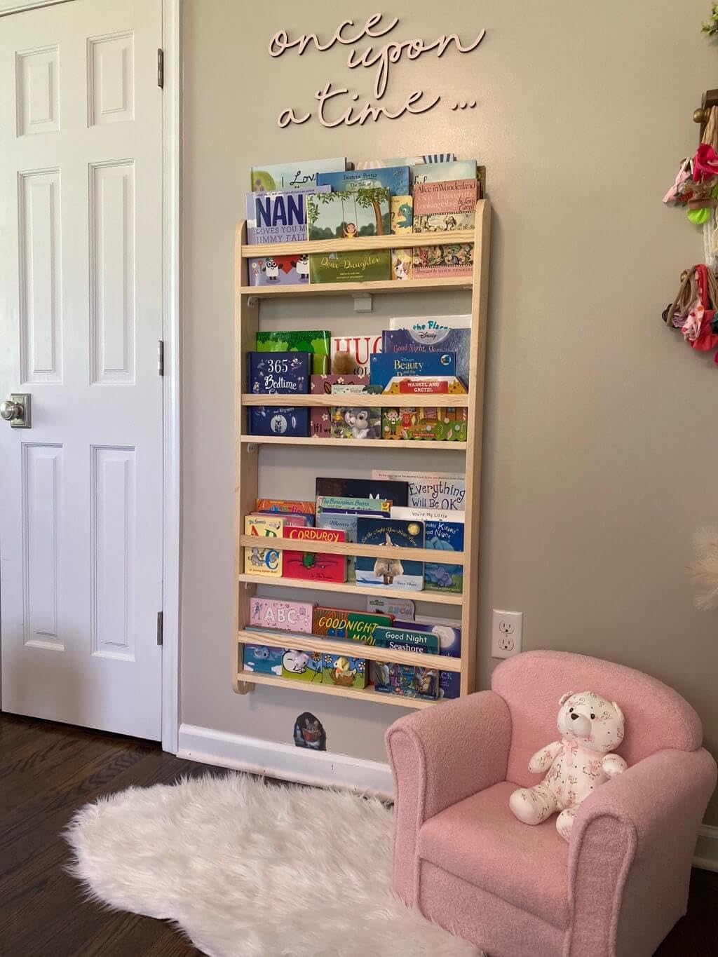 Handmade Solid Wood Montessori Wall Mounted Bookshelf - 4 Tier Kids Book Display Organizer for Nursery, Bedroom & Living Room - Natural Pine Wood Bookcase for Toddlers & Children (Perfect for Montessori Learning & Home Decor)