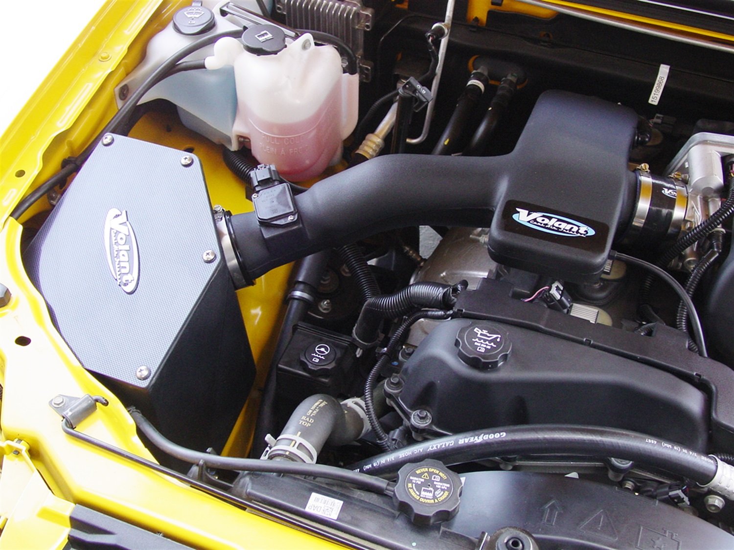 Volant 15535 High Performance Cool Air Intake Kit - Cold Air Intake System for Trucks & SUVs - Improve Horsepower & Fuel Efficiency - Perfect for Off-Roading & Daily Driving