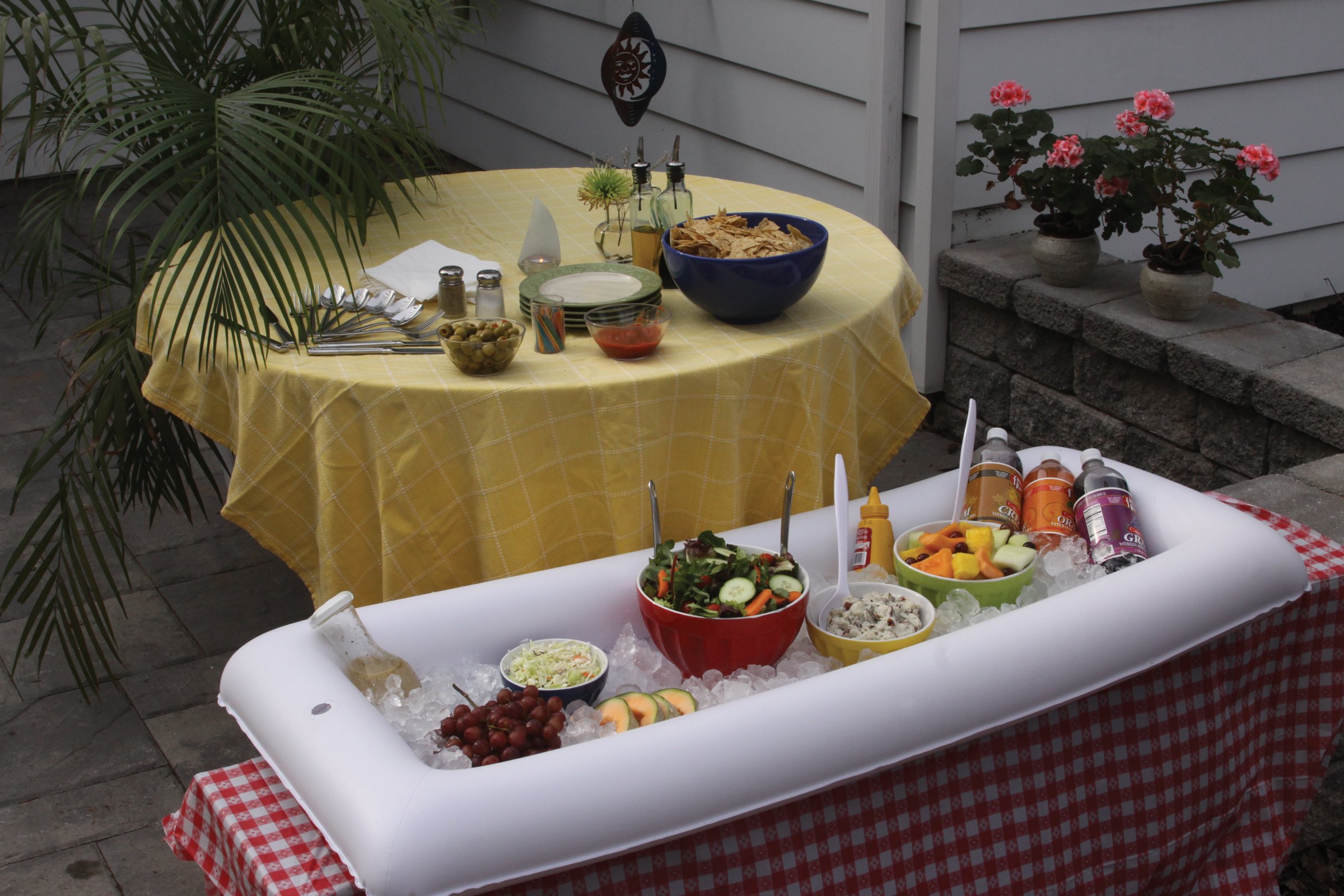 BigMouth Inc White Inflatable Buffet & Salad Bar - Perfect for Parties, Picnics & Outdoor Events - Holds Drinks, Snacks, Food & More