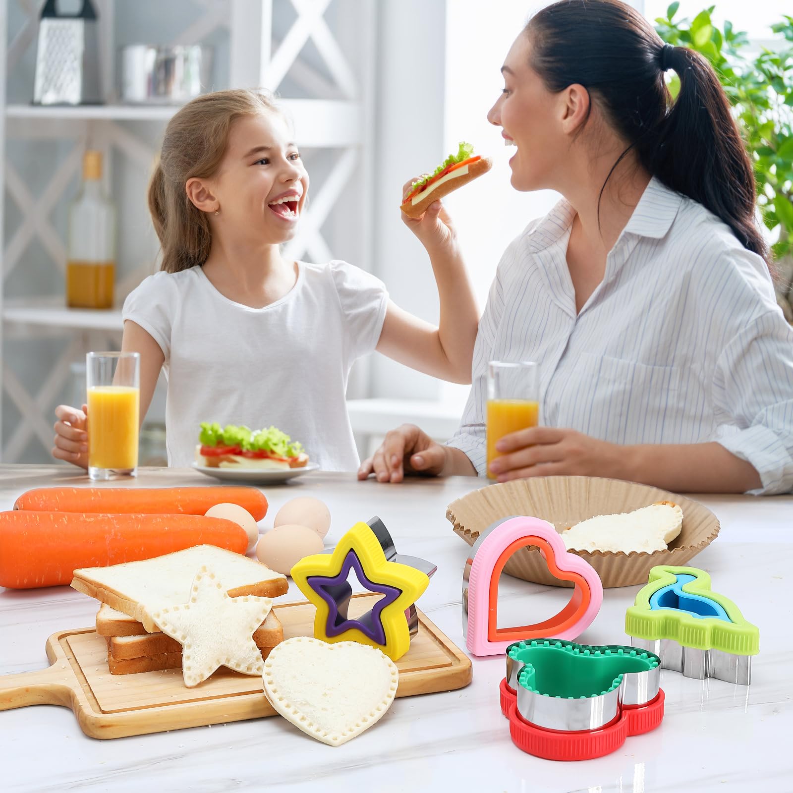 Dravency 8-Piece Sandwich Cutters & Sealer Set - Crust Remover for Sandwiches, Burgers & Pies with Bonus Vegetable Fruit Cutters - Perfect for Kids Lunch Box, Bento Box & School Snacks