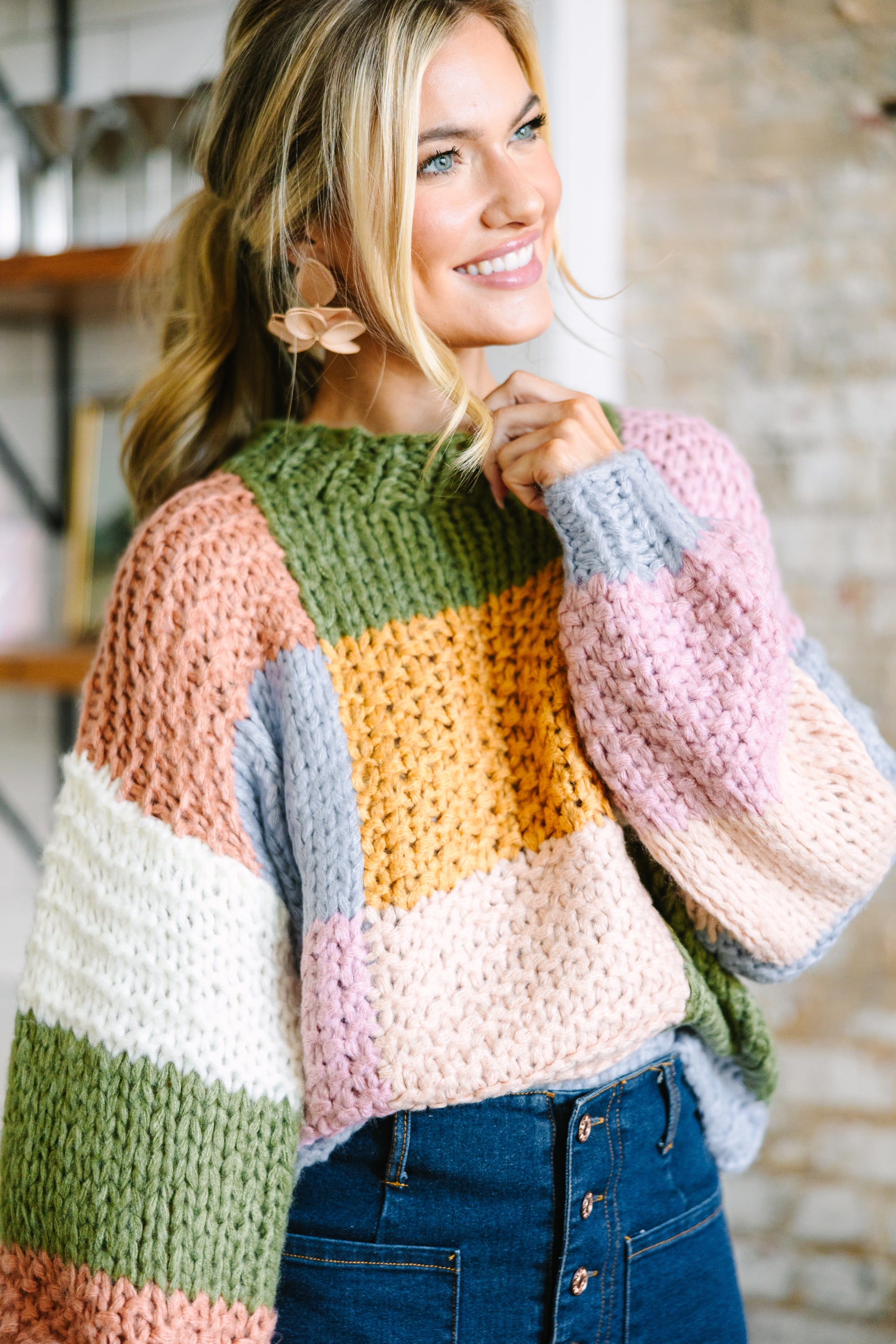 Stylish Olive Green Colorblock Sweater for Women | Trendy Fall Fashion | Perfect for Casual Outings & Coffee Dates