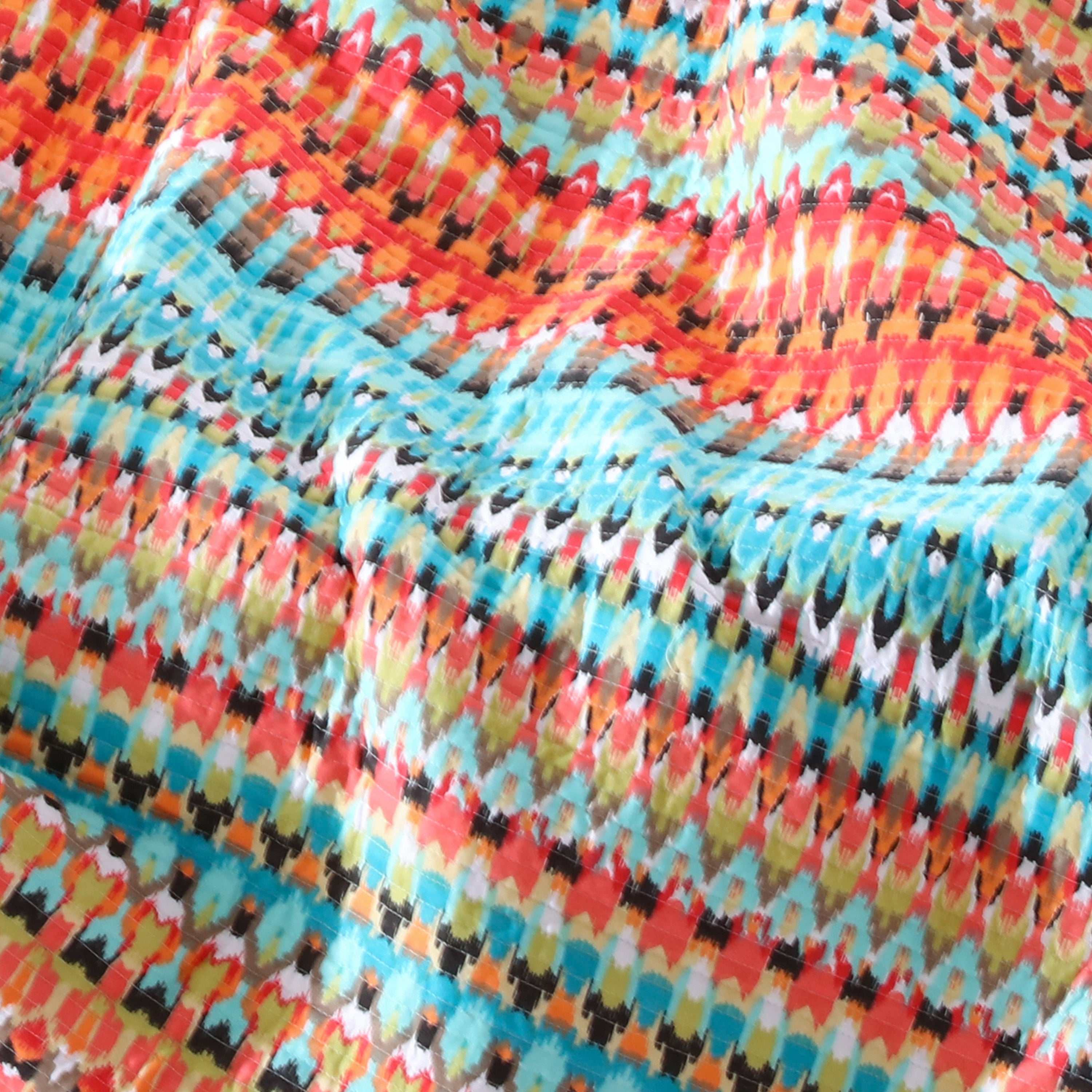 Cozy Corona Quilted Throw Blanket - Soft & Warm Reversible Bedspread for Couch, Bed, Sofa - Perfect for Winter Nights, Movie Time & Home Decor