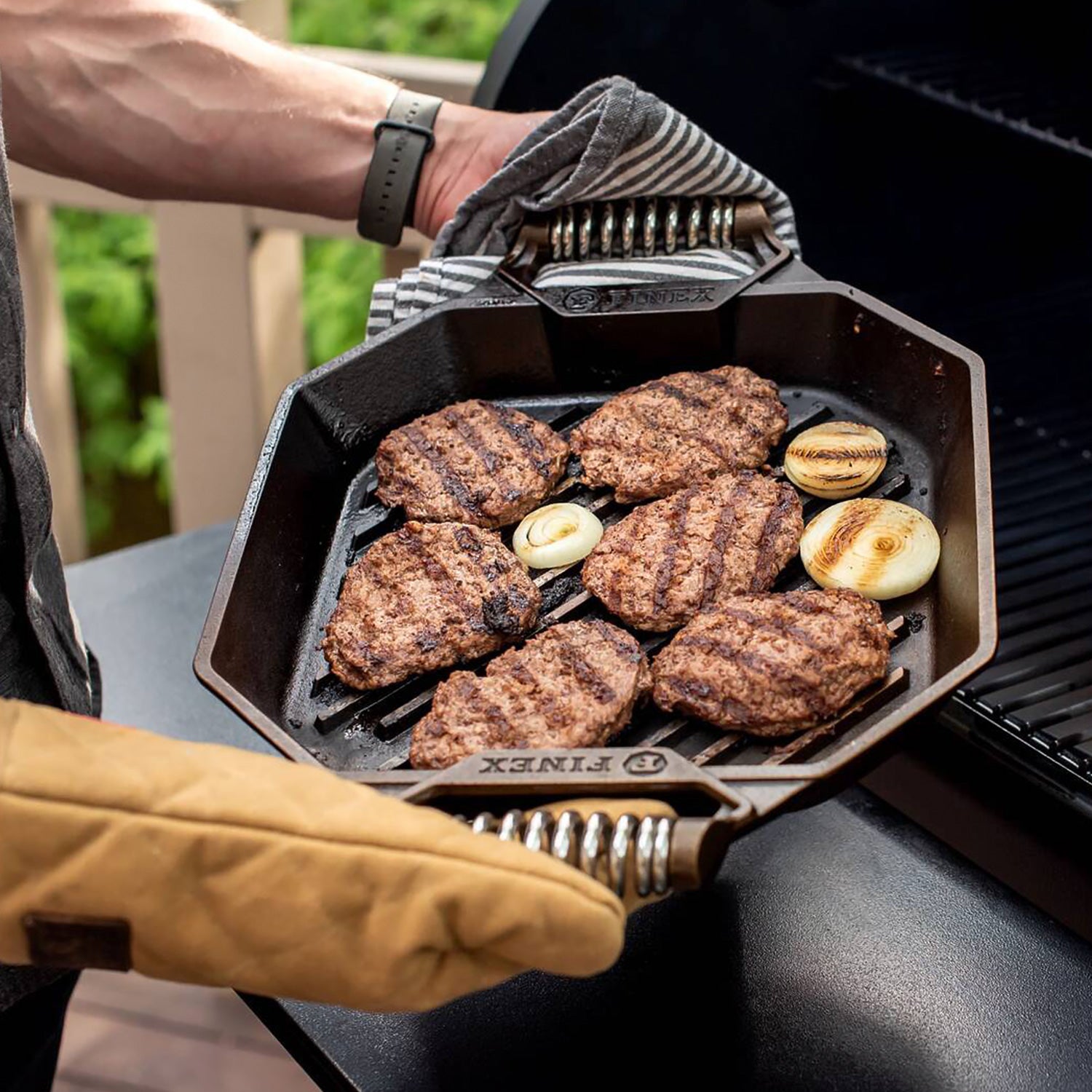 Premium Cast Iron Grill Pan for Steak, Chicken & Vegetables – Heavy Duty Skillet with Even Heat Distribution – Perfect for Indoor & Outdoor Cooking, Camping & BBQ