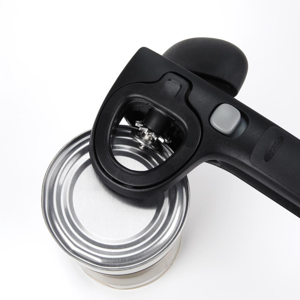 OXO Smooth Edge Can Opener - Safe, Easy-to-Use Manual Can Opener for Kitchen - Perfect for Opening Cans, Jars & Containers - Ideal for Home Cooking, Camping & Emergency Preparedness