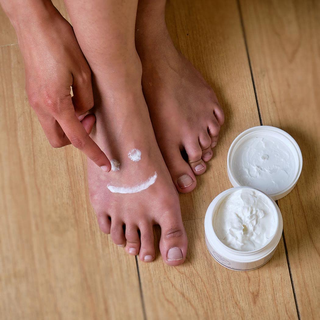 Vegan Foot Cream for Dry Cracked Heels - 100g Intensive Moisturizing Treatment with Cooling Peppermint | Softens Rough Skin & Prevents Cracks | Perfect for Daily Foot Care, Post-Pedicure Recovery & Winter Skin Protection
