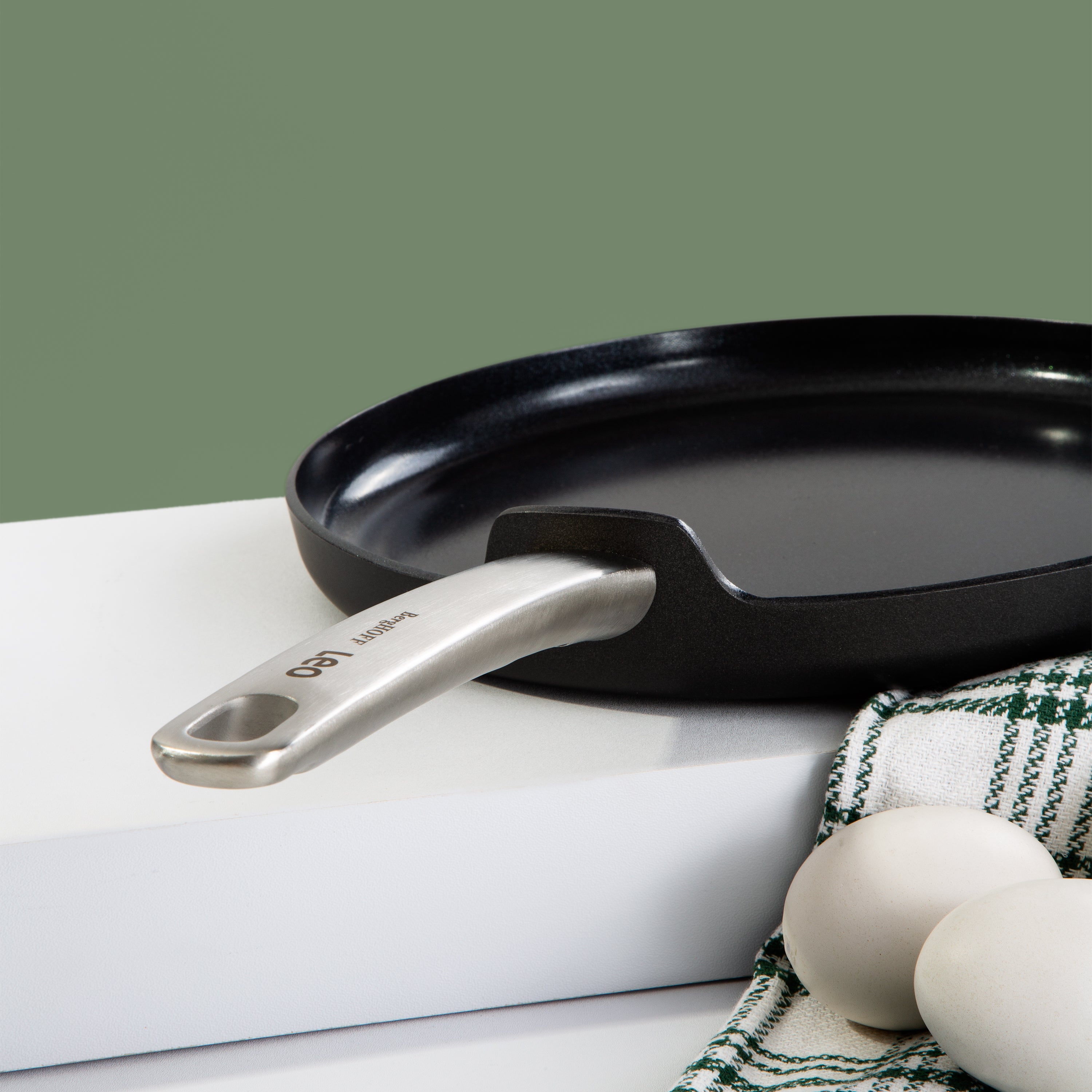 BergHOFF Leo 10-Inch Nonstick Ceramic Omelet Pan - Graphite Coating, Eco-Friendly Recycled Material - Perfect for Breakfast, Camping & RV Cooking