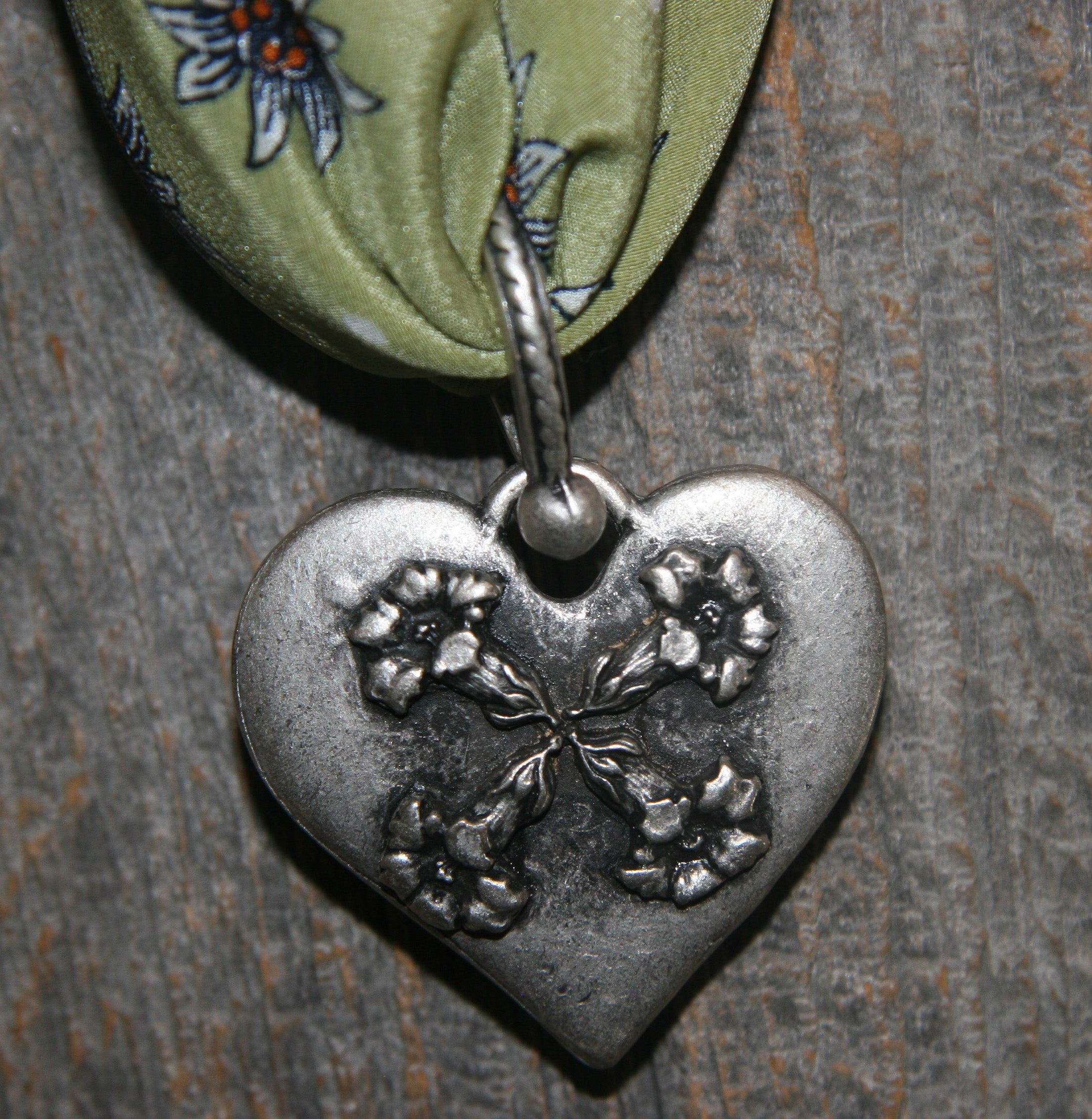 Handmade Pewter Alpine Scarf Christmas Ornaments - Perfect for Holiday Tree Decorations, Gift Giving & Winter Home Decor