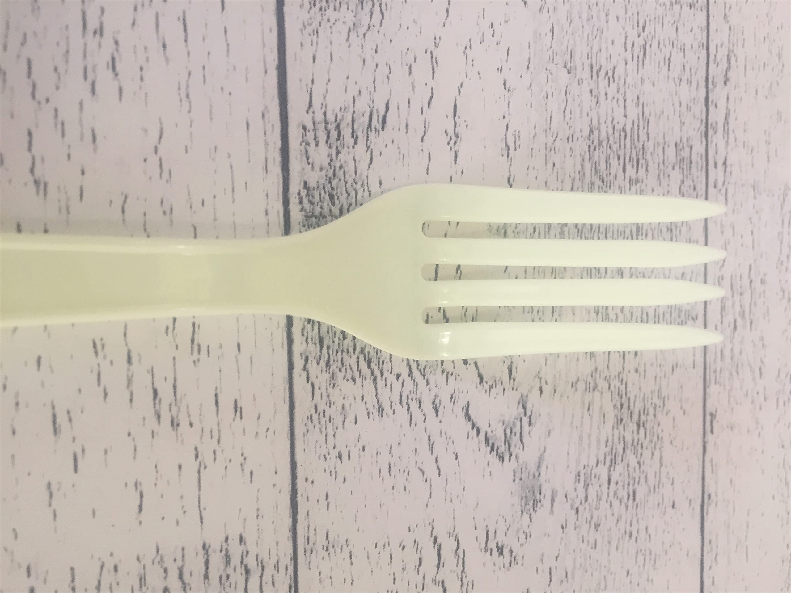 Disposable White Plastic Forks 6.3 Inch (16cm) - 100 Pack Bulk Cutlery for Restaurants, Catering & Parties - Yamato Bussan Commercial Grade Bagless Forks