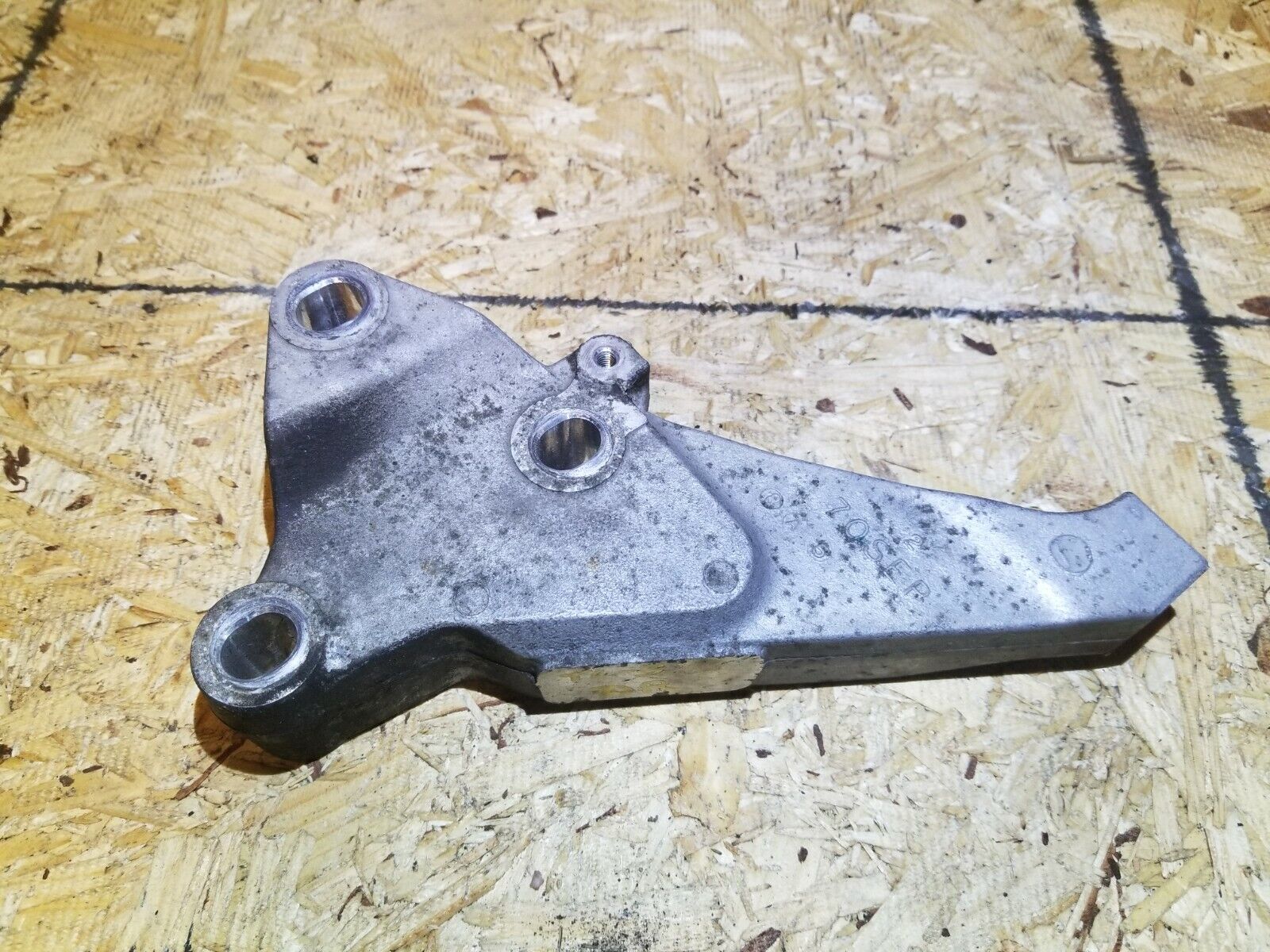 2004-2008 Acura TL Type S Engine Mount Bracket (Driver Side) - OEM Replacement Part for Smoother Ride & Reduced Vibration - Perfect for Performance Upgrades & Daily Commuting