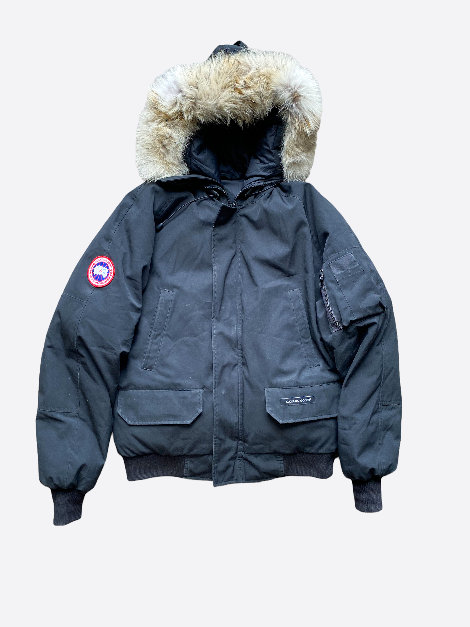 Canada Goose Black Chilliwack Bomber Jacket for Men - Waterproof Winter Coat with Coyote Fur Trim | Perfect for Outdoor Activities, Skiing & Cold Weather Protection
