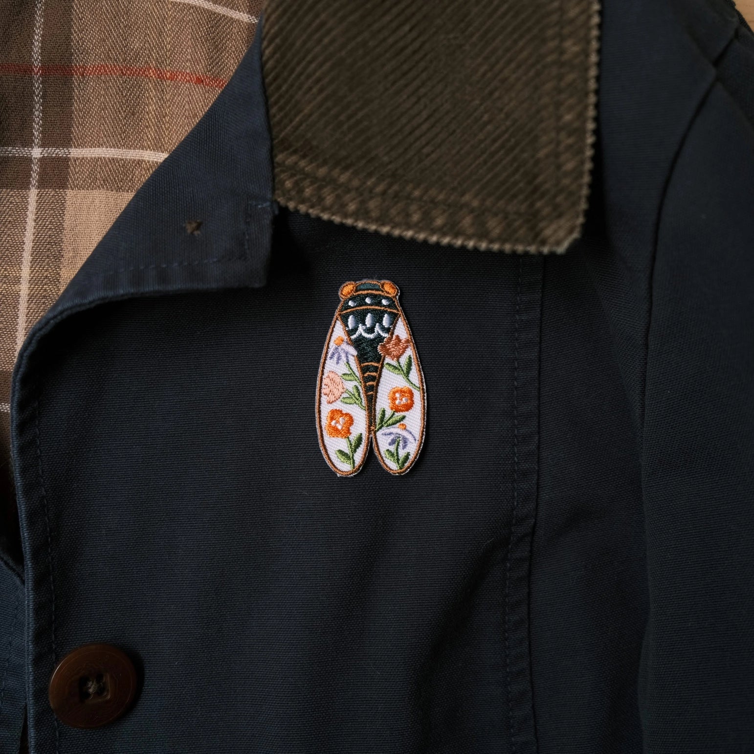 Cicada Small Iron On Patch - DIY Embroidered Insect Applique for Jackets, Hats, Bags - Perfect for Crafting, Fashion & Customization