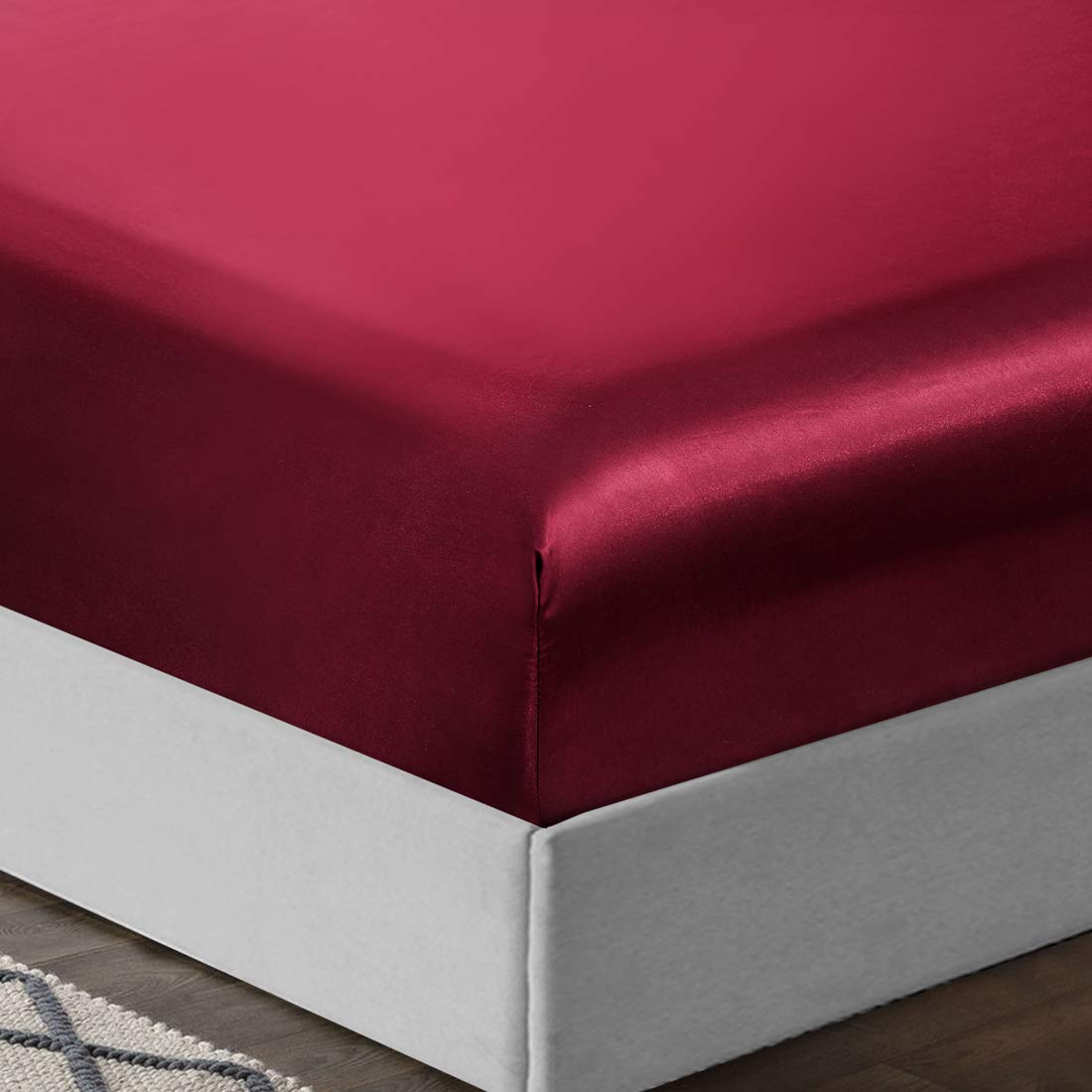 Luxury 6-Piece Satin Sheet Set Queen Size - Silky Smooth Burgundy Bedding with Deep Pocket (Fitted Sheet, Flat Sheet & 4 Pillowcases) for Elegant Bedroom Decor & Romantic Nights
