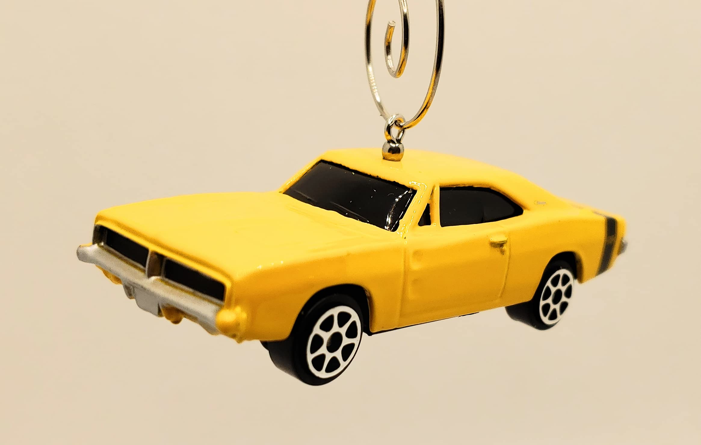 1:64 Scale 1969 Dodge Charger R/T Yellow Diecast Model Car - Christmas Tree Ornament for Car Enthusiasts & Collectors | Perfect for Holiday Decor, Gift Giving & Display Cases
