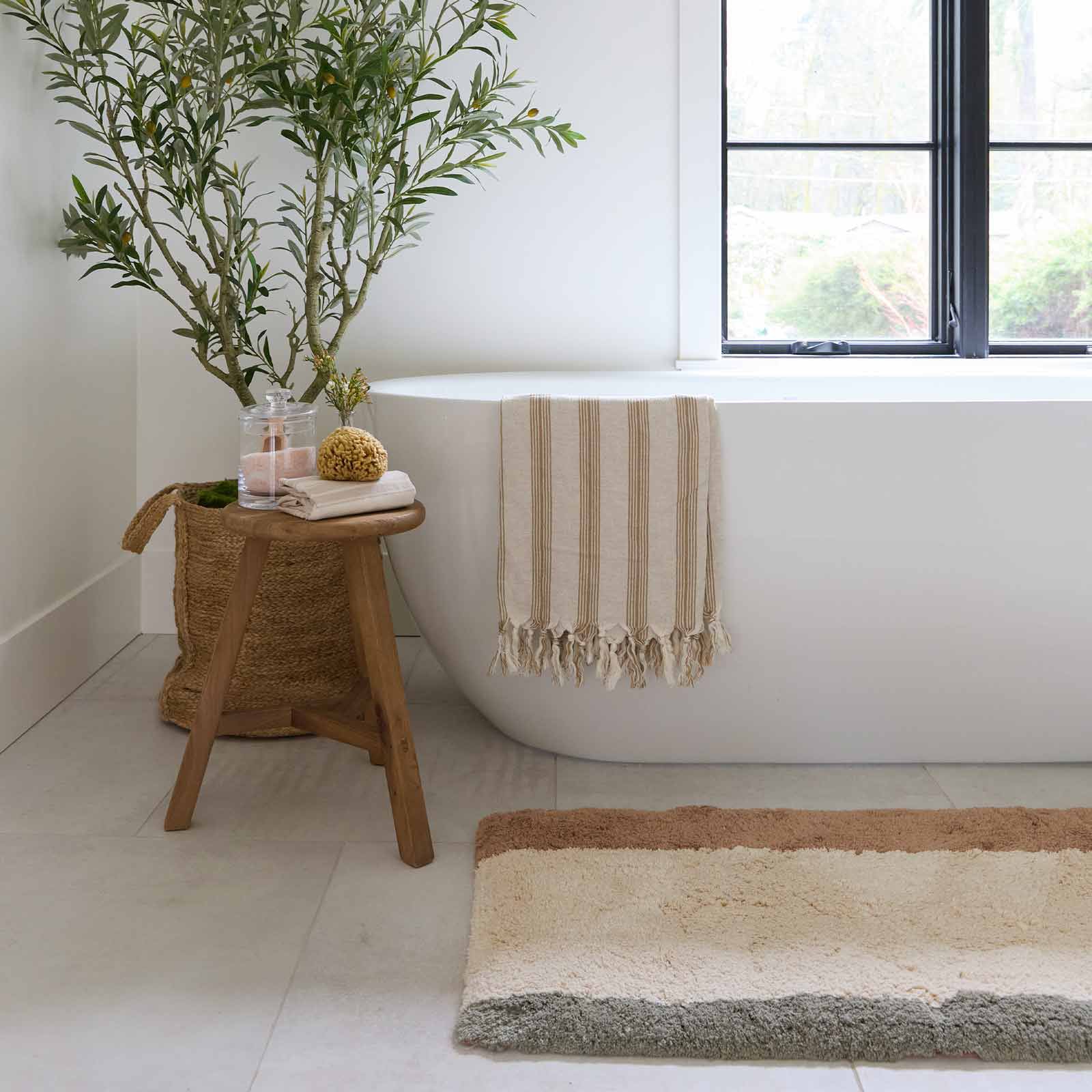 Soft Plush Bath Mat - Super Absorbent Non-Slip Bathroom Rug for Shower & Tub - Riley Collection (Perfect for Cozy Bathrooms & Spa-Like Showers)