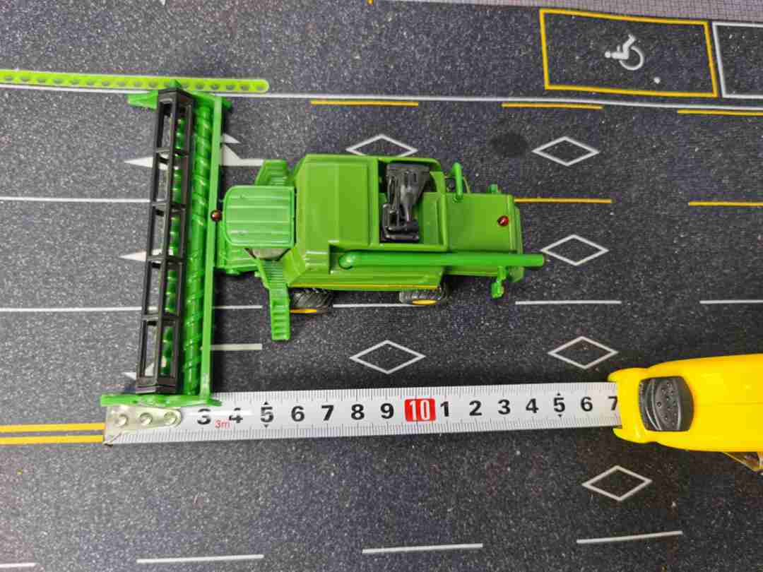 1:87 Scale Siku 1876 John Deere T670i Combine Harvester Diecast Model - Premium Collectible Farm Toy for Adults & Kids - Perfect for Display, Gifts, and Agricultural Enthusiasts